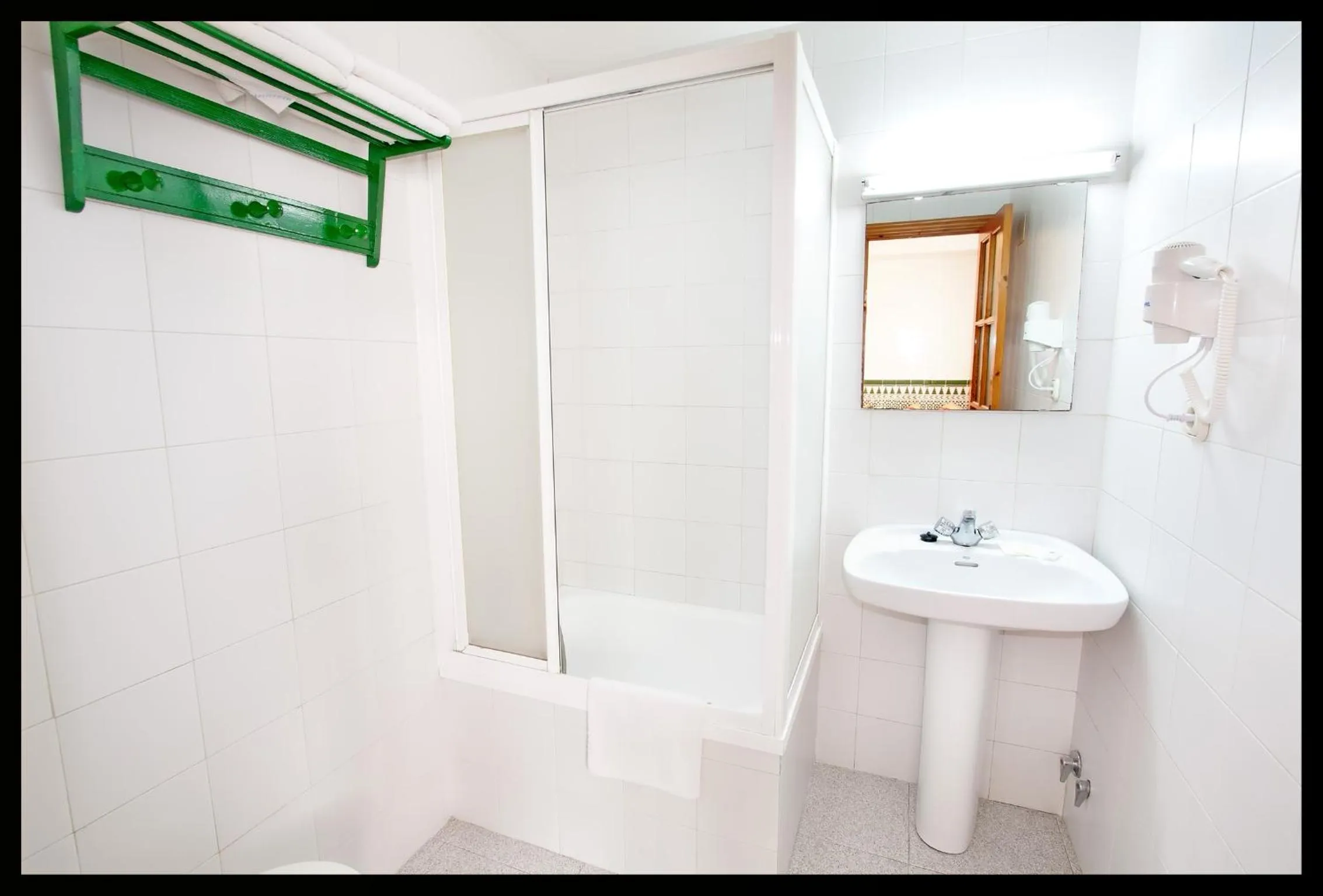 Shower in Hostal Estación