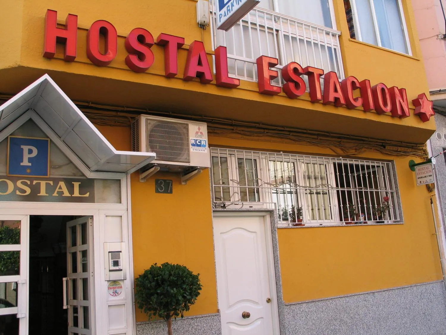 Property logo or sign in Hostal Estación