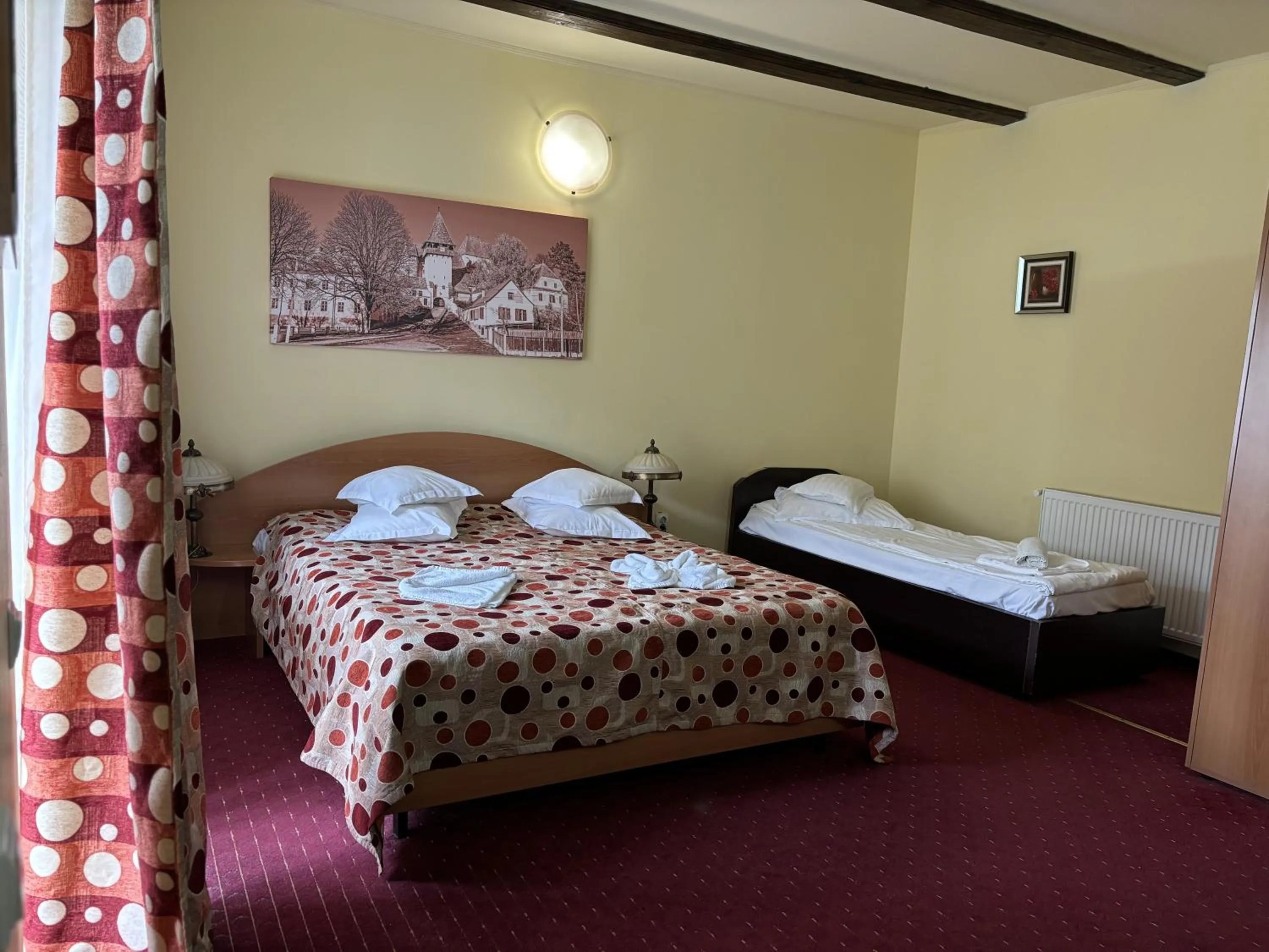 Photo of the whole room, Bed in Casa Bazna