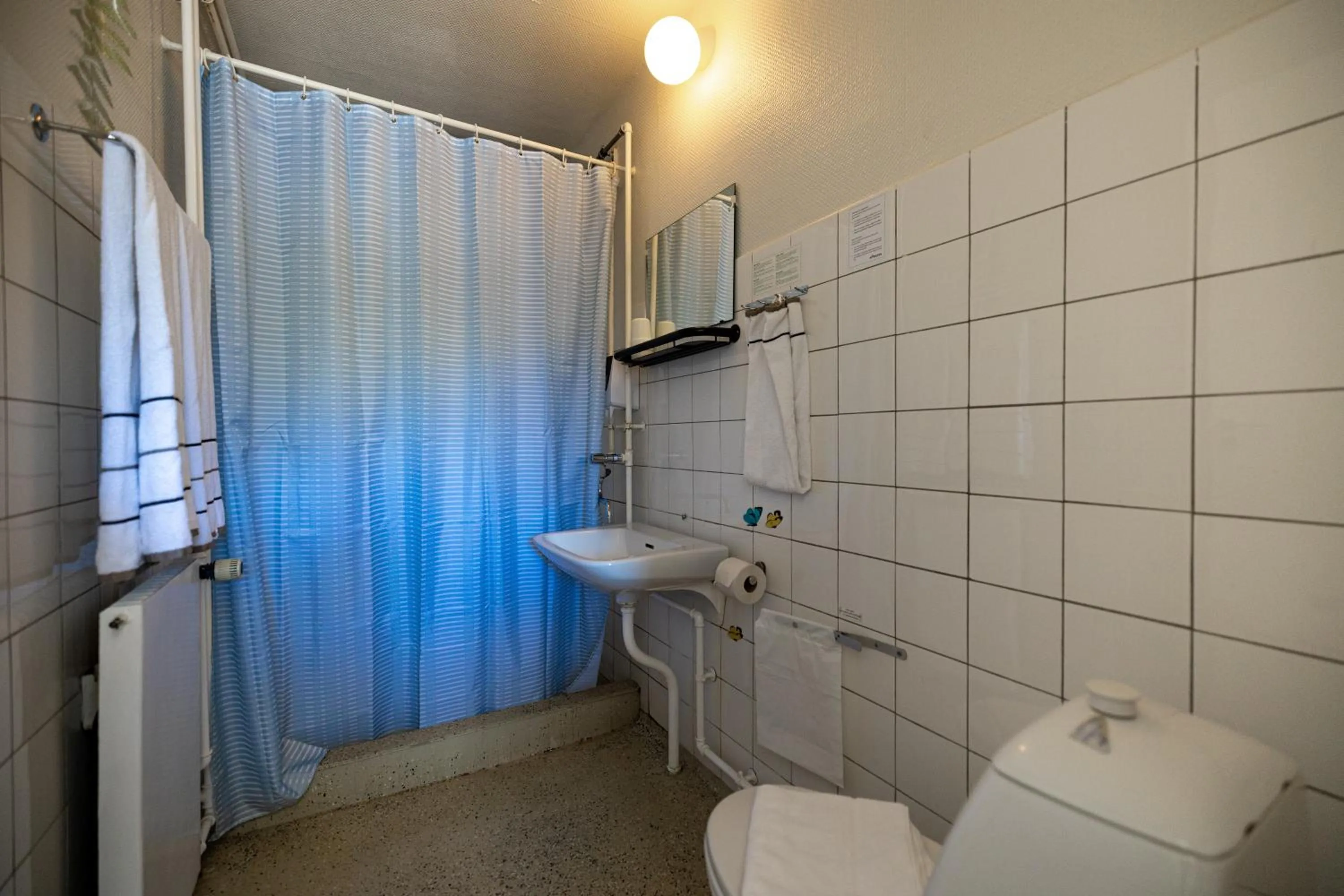 Bathroom in Tylstrup Kro og Motel