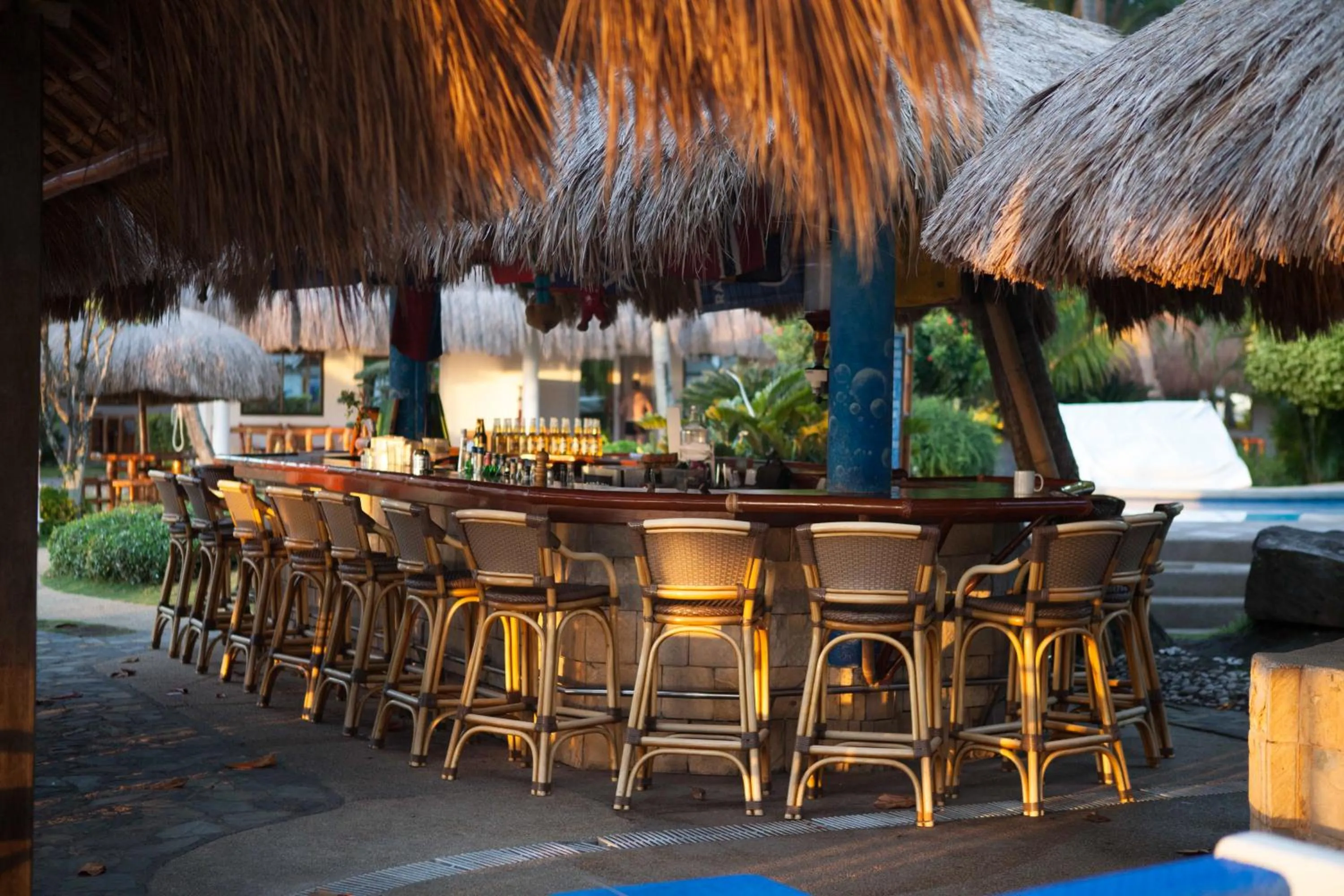 Lounge or bar in Pura Vida Beach & Dive Resort
