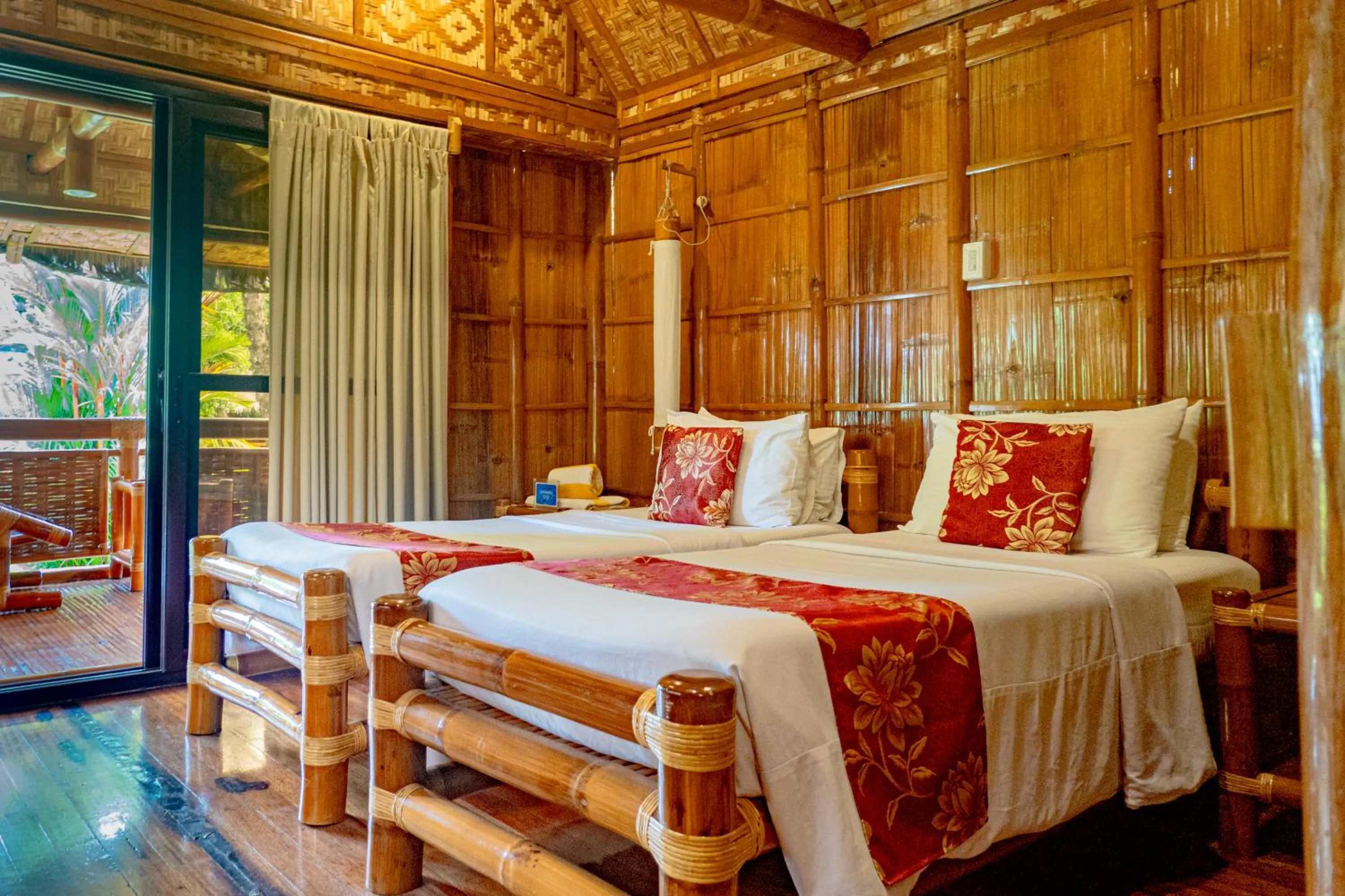 Bed in Pura Vida Beach & Dive Resort