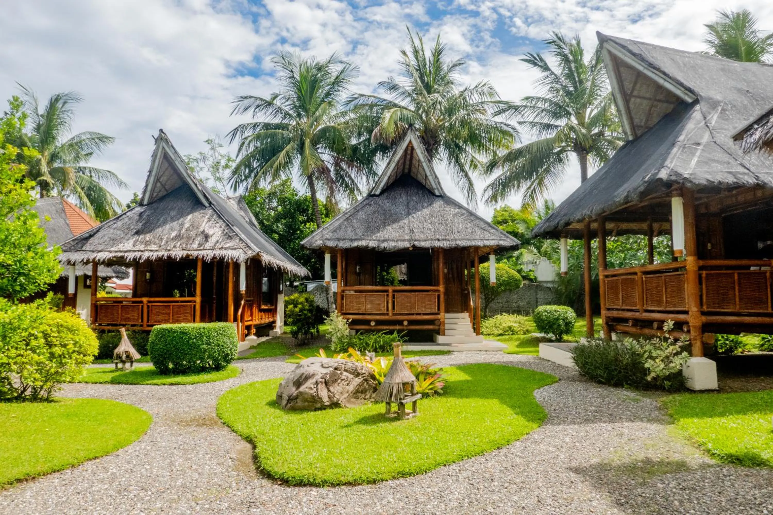 Pura Vida Beach & Dive Resort