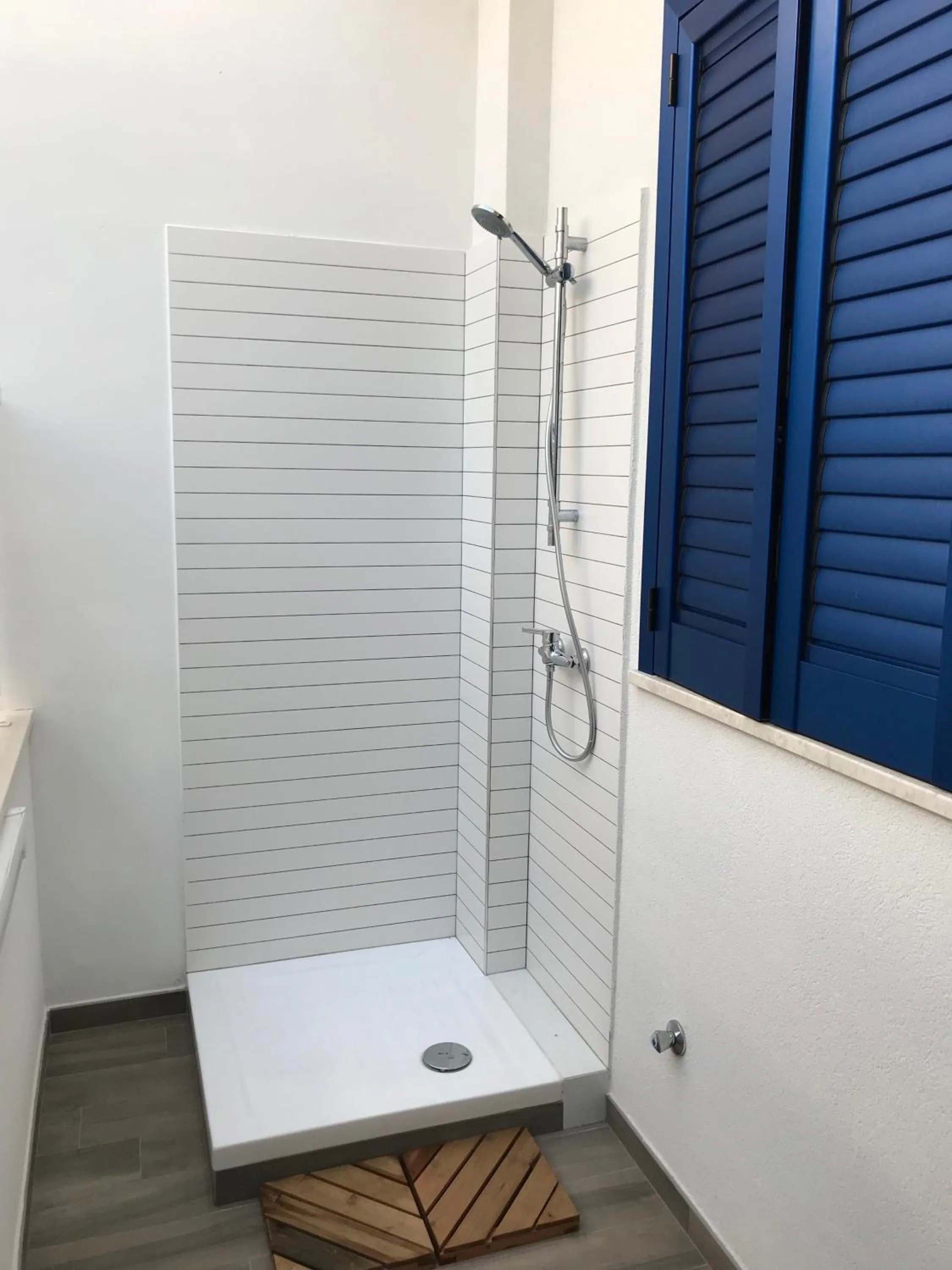 Shower in A due passi dal mare