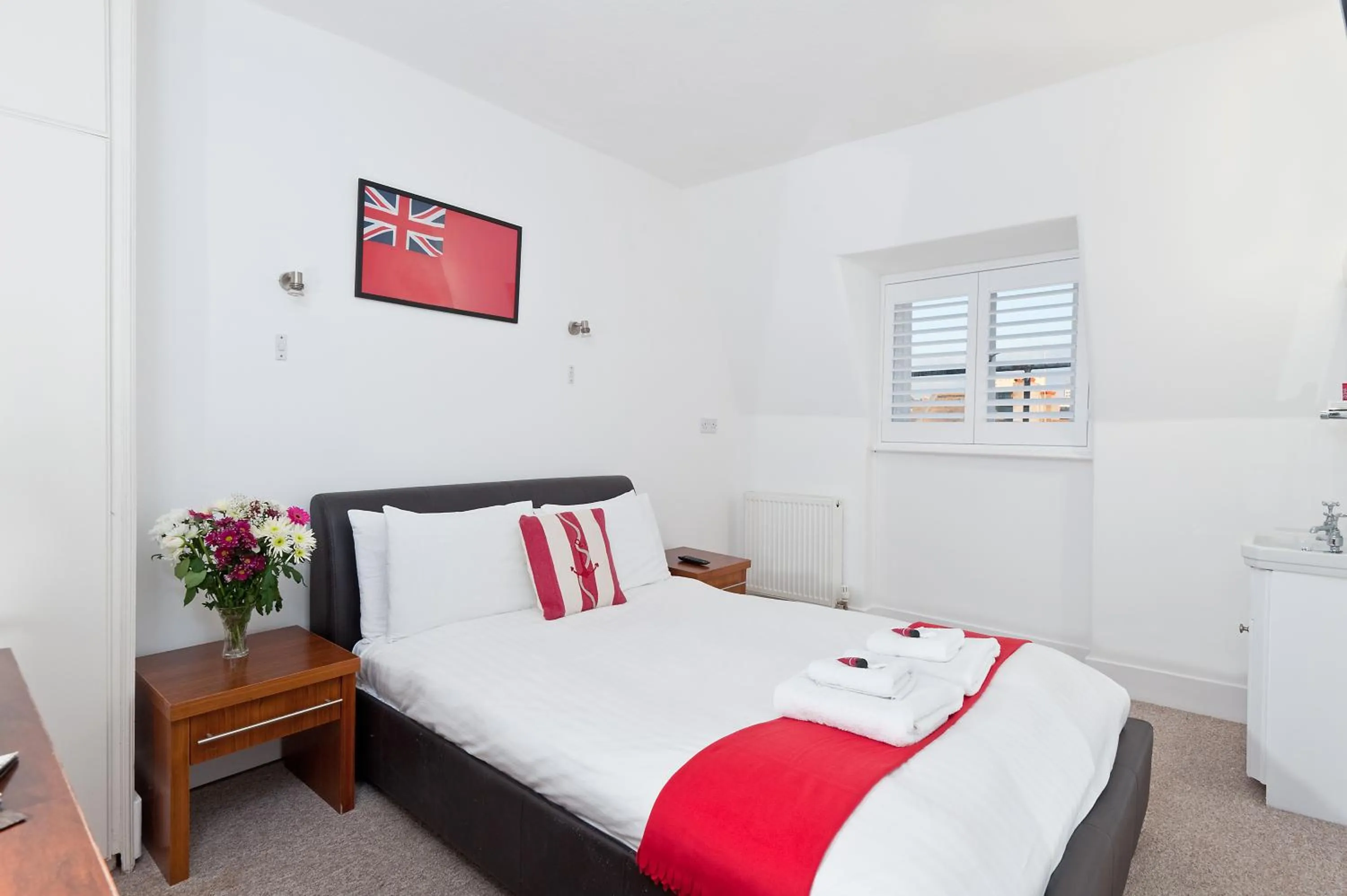 Bedroom, Bed in Hamptons Brighton