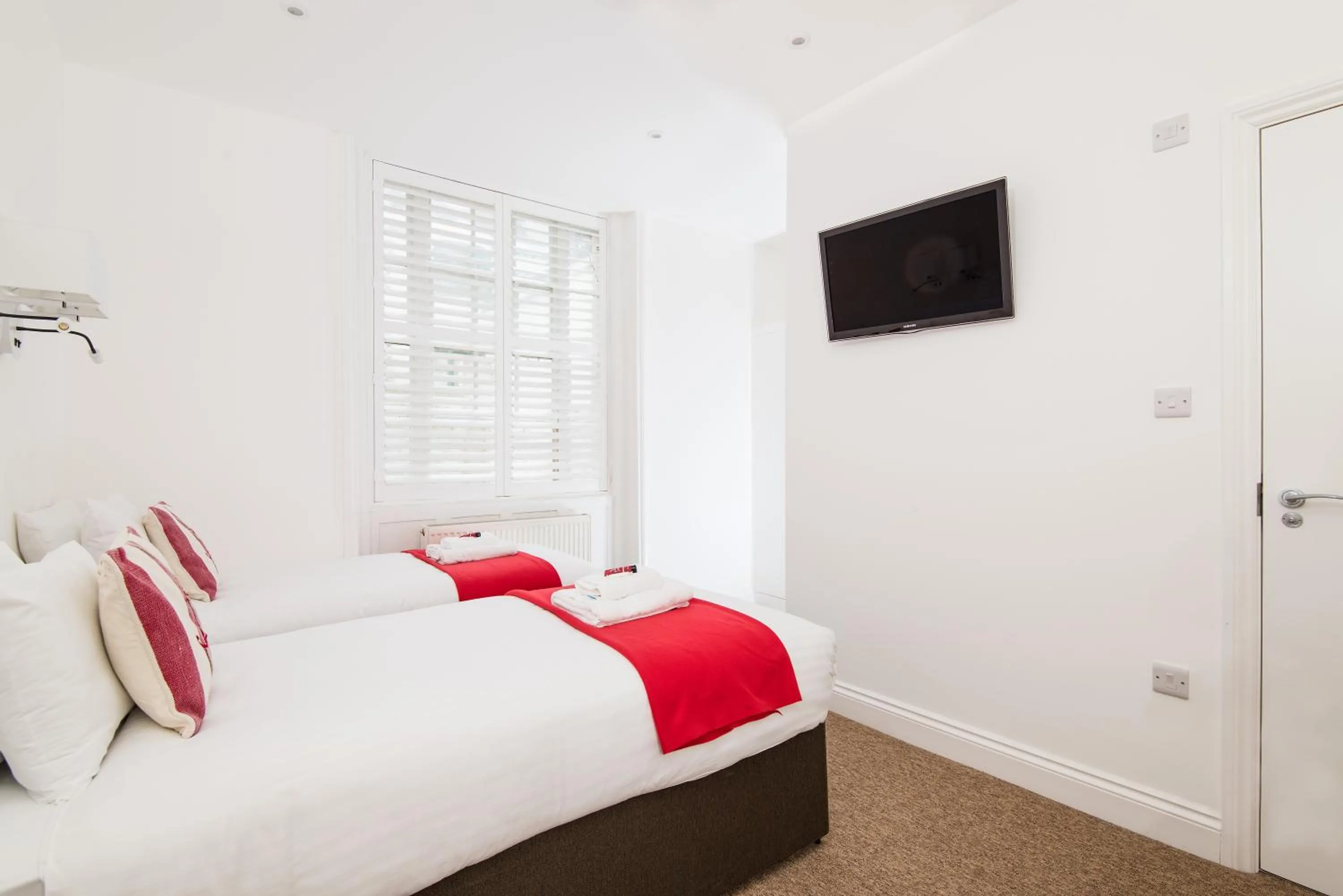 Bedroom, Bed in Hamptons Brighton