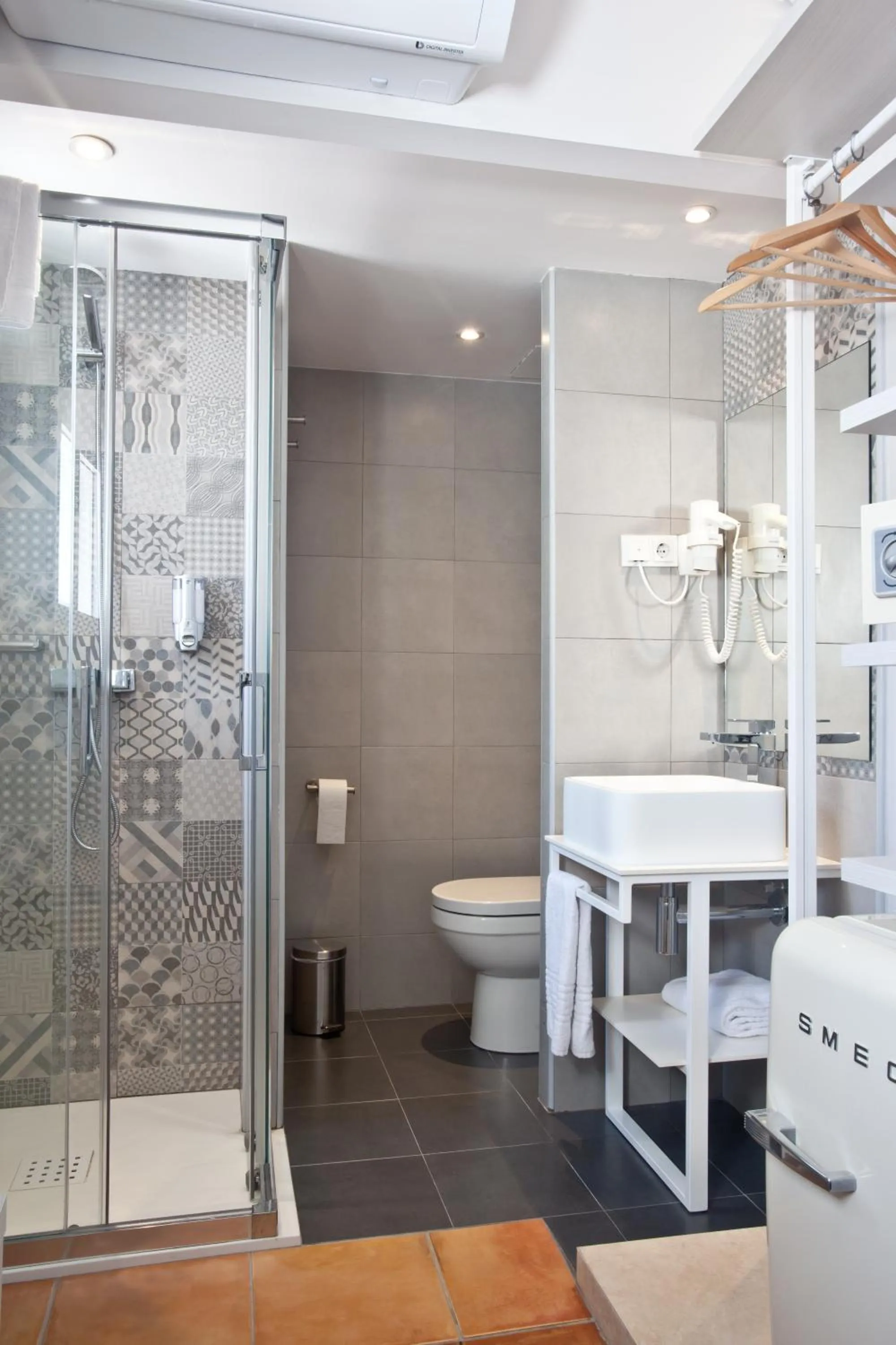 Bathroom in Ryans La Marina