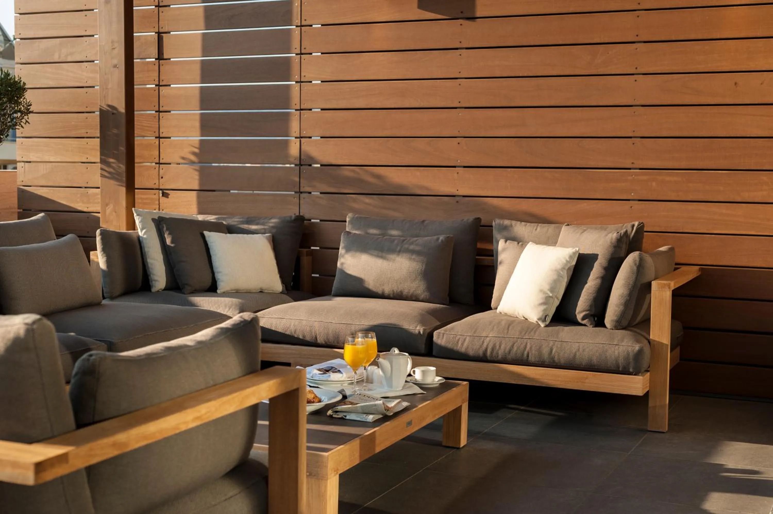 Seating area in Samaria Hotel