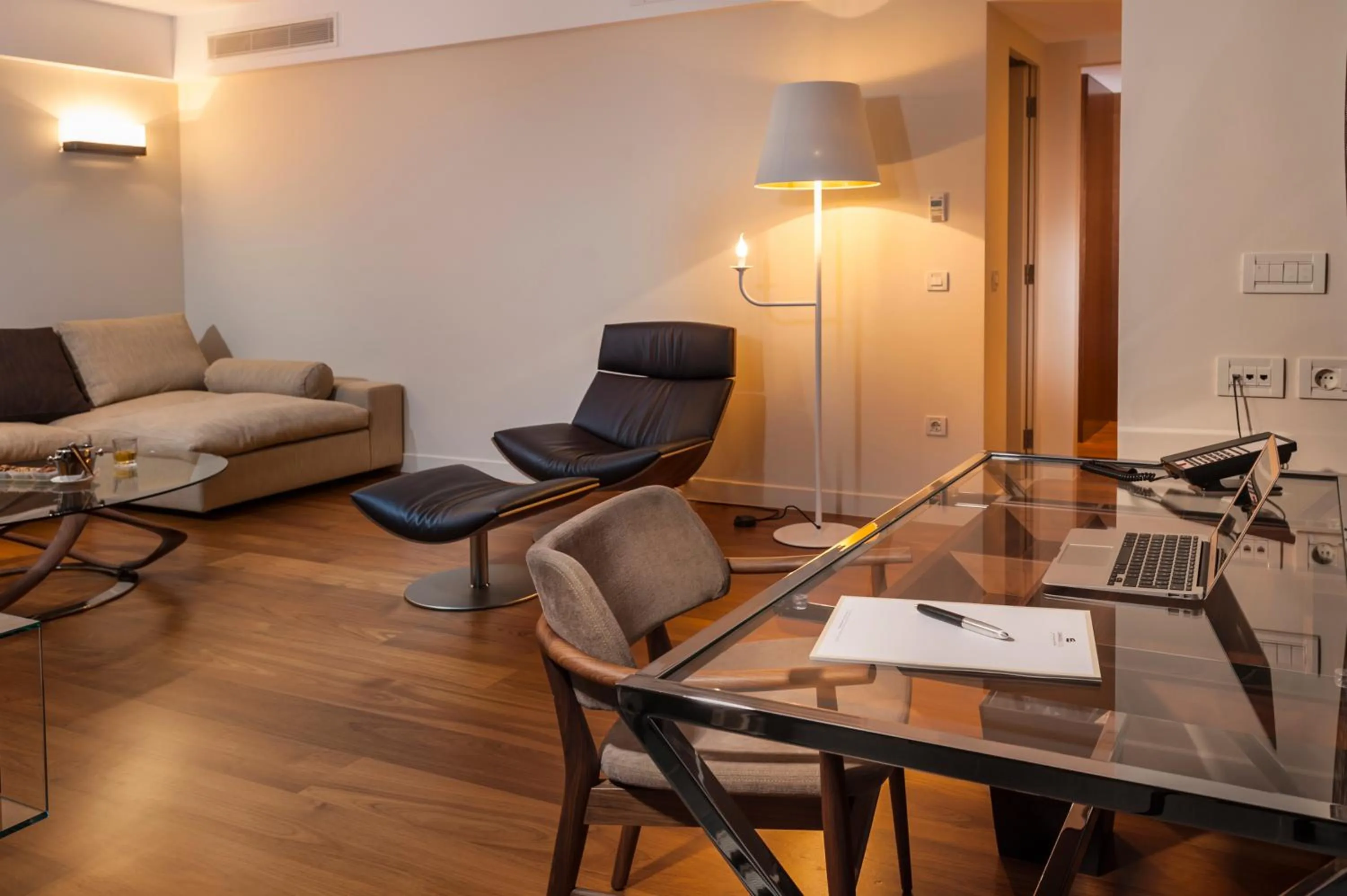 Living room in Samaria Hotel