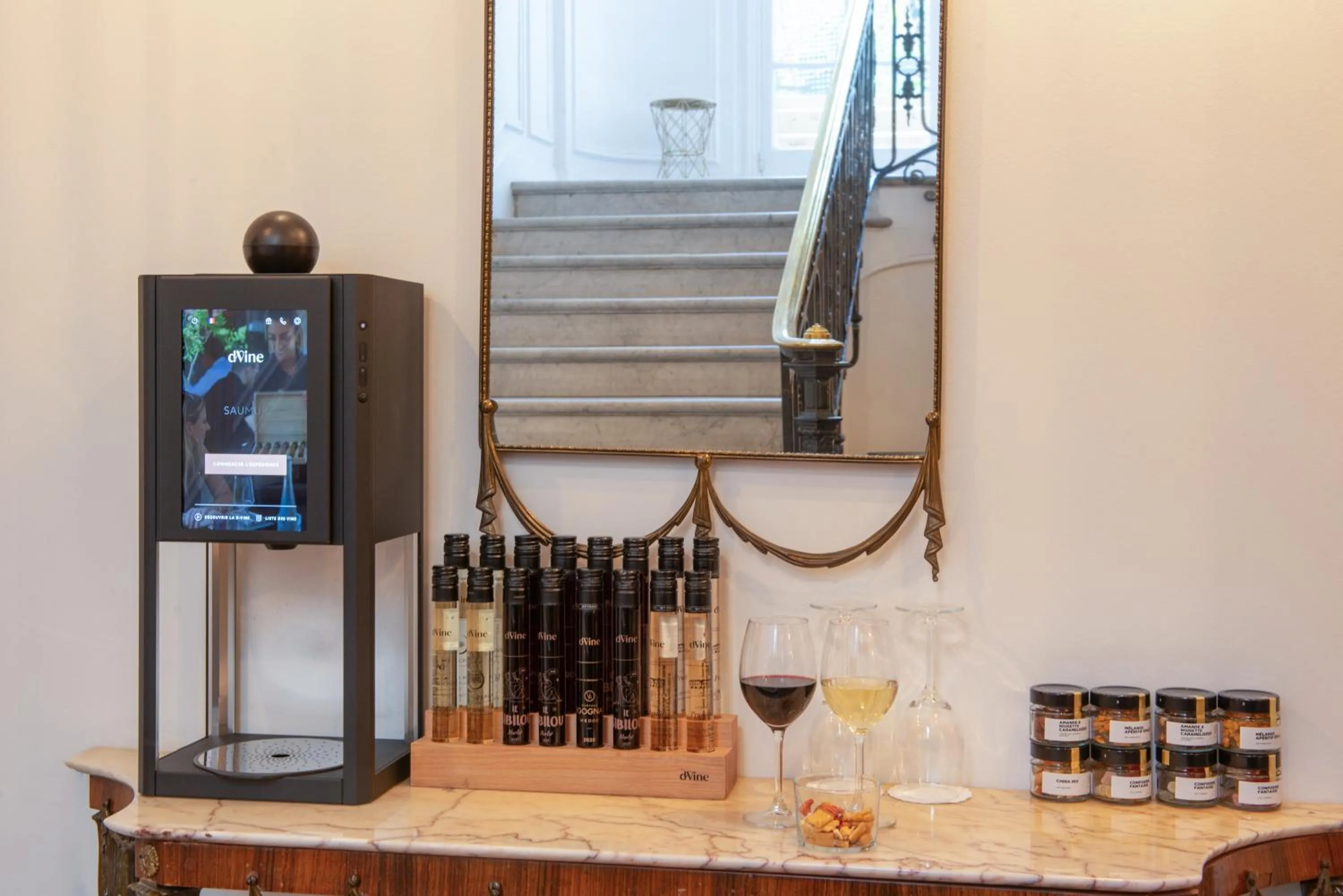 Lobby or reception in Hôtel Helzear Etoile