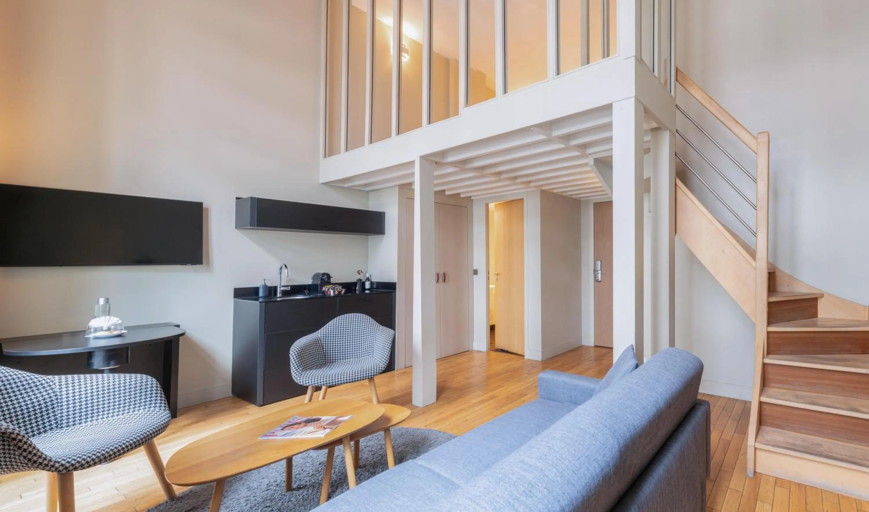 TV and multimedia in Hôtel Helzear Etoile