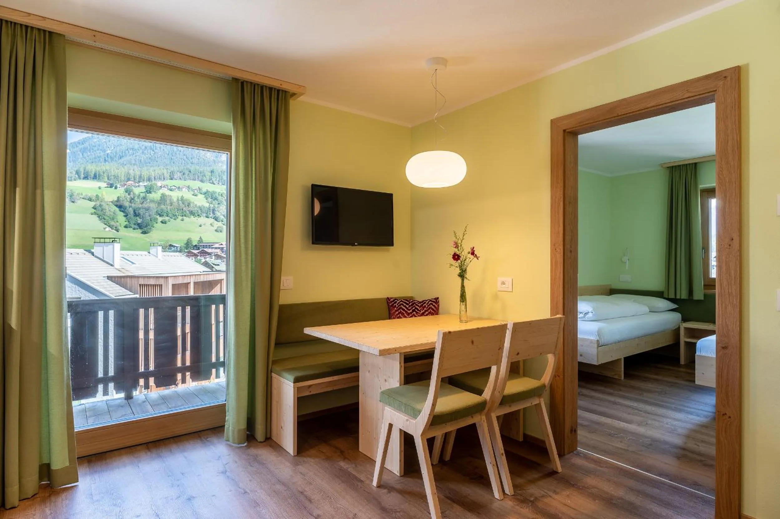 Dining area, Bed in Residence Soratru