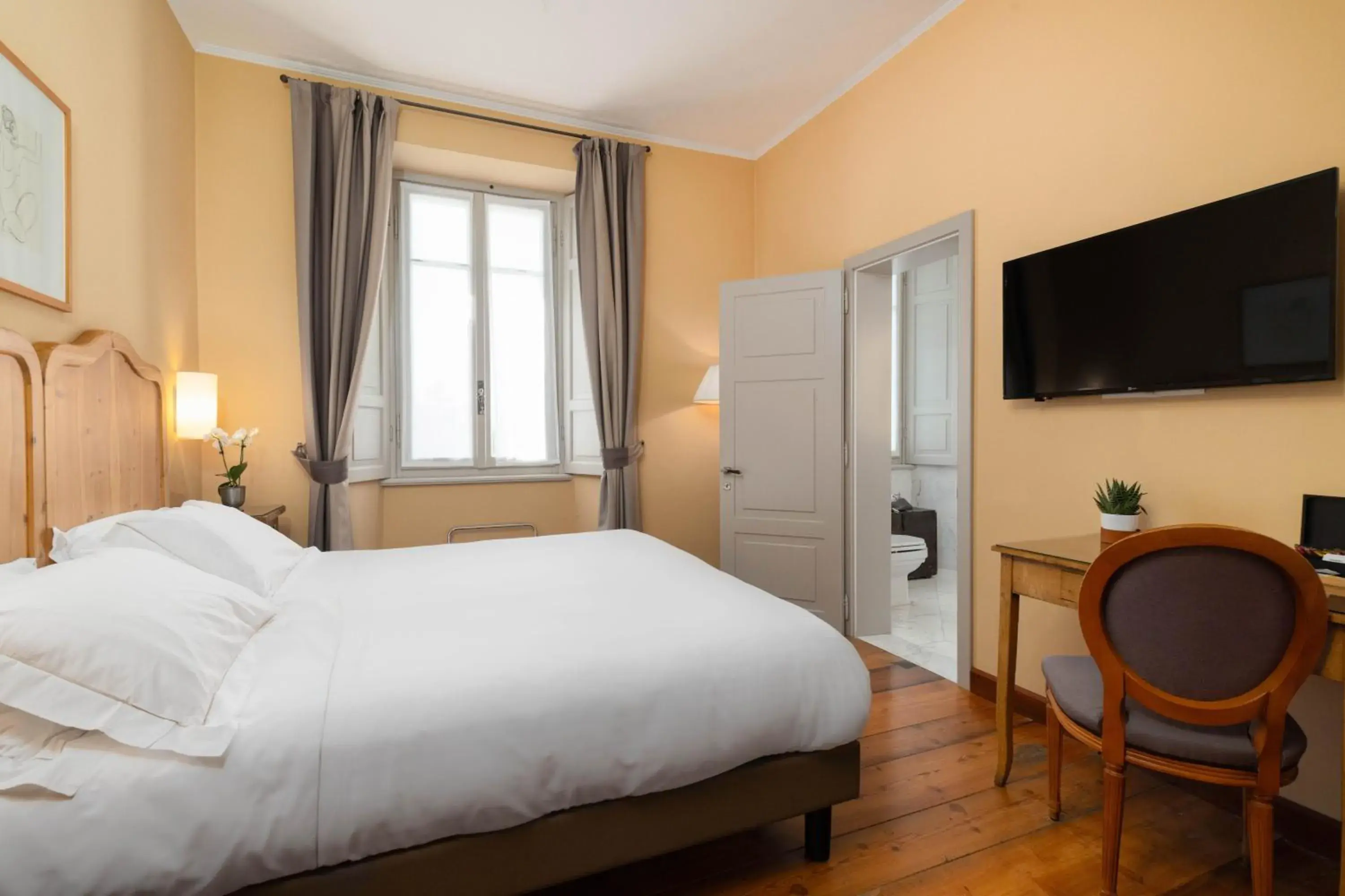 Double Room with Spa Access in QC Grand Hotel Bagni Nuovi Double Room with Spa Access in QC Grand Hotel Bagni Nuovi