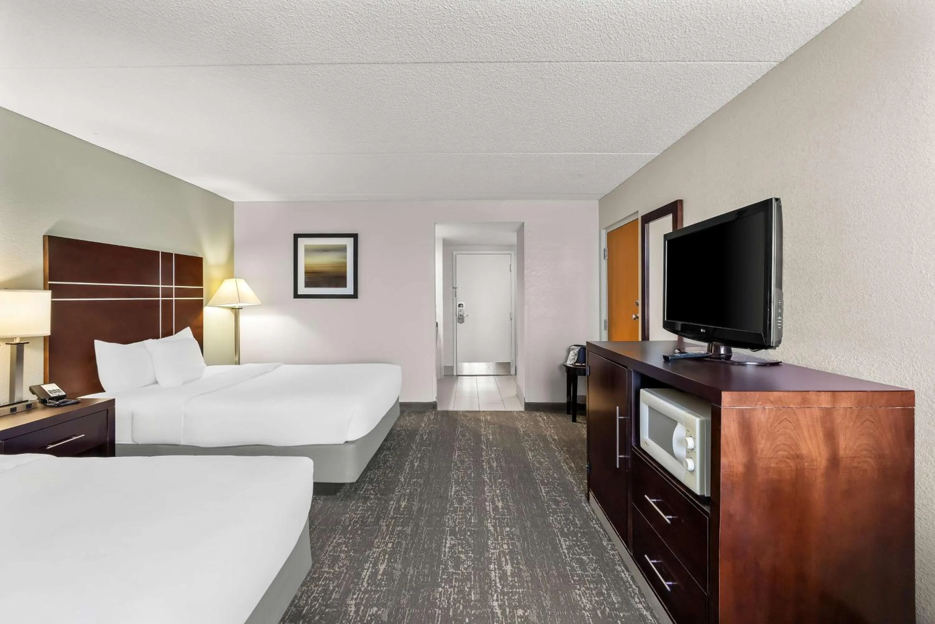 Bedroom, Bed in Best Western Luxbury Inn Fort Wayne