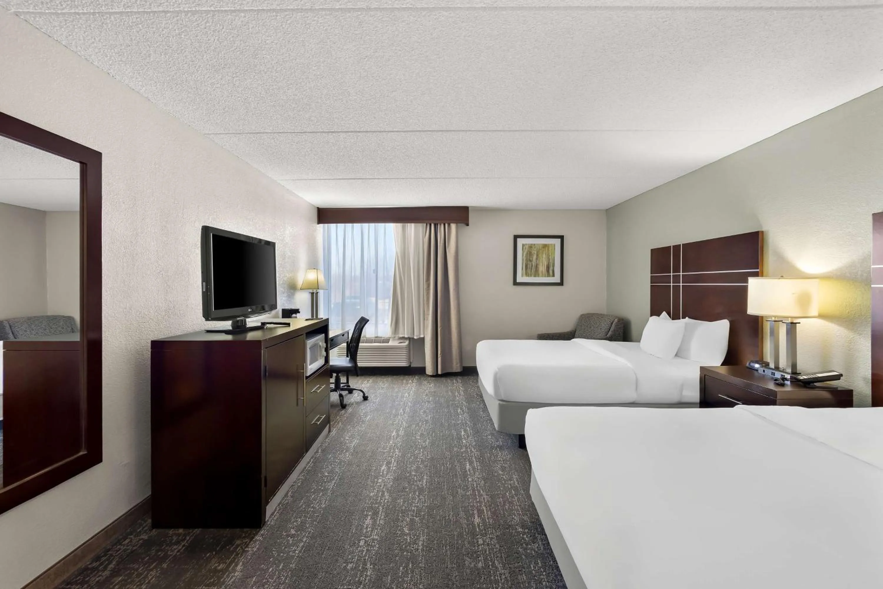 Bedroom, Bed in Best Western Luxbury Inn Fort Wayne