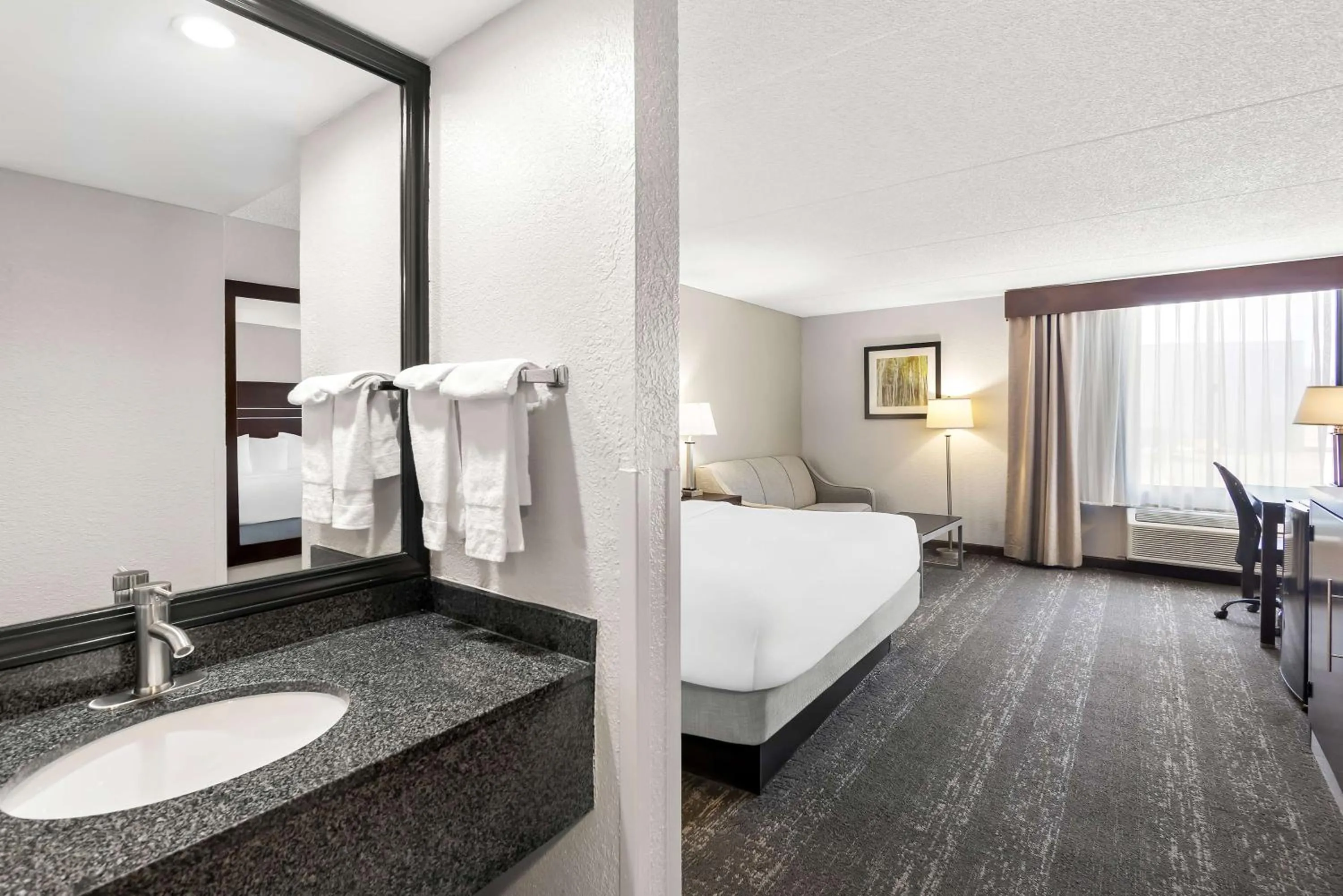 Bedroom, Bed in Best Western Luxbury Inn Fort Wayne