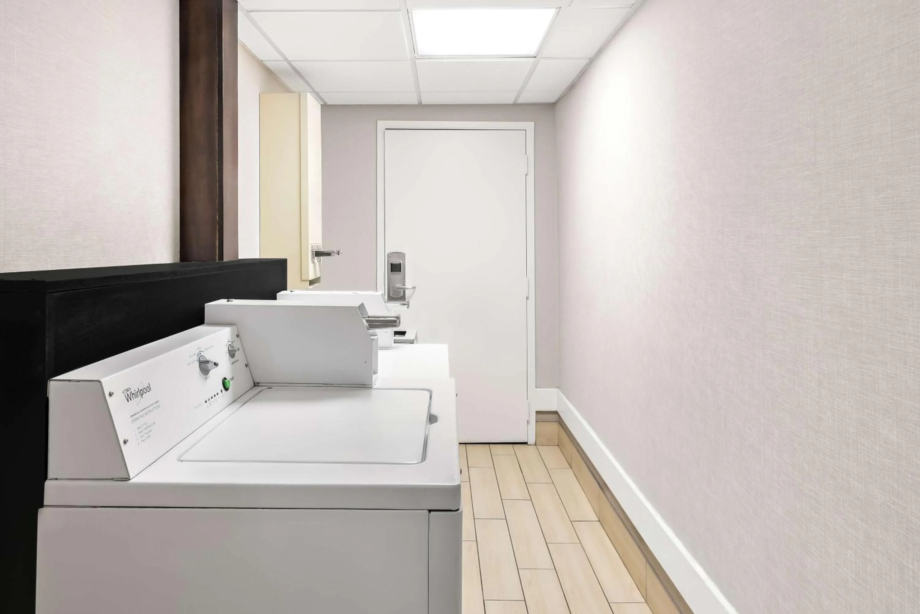 laundry in Best Western Luxbury Inn Fort Wayne