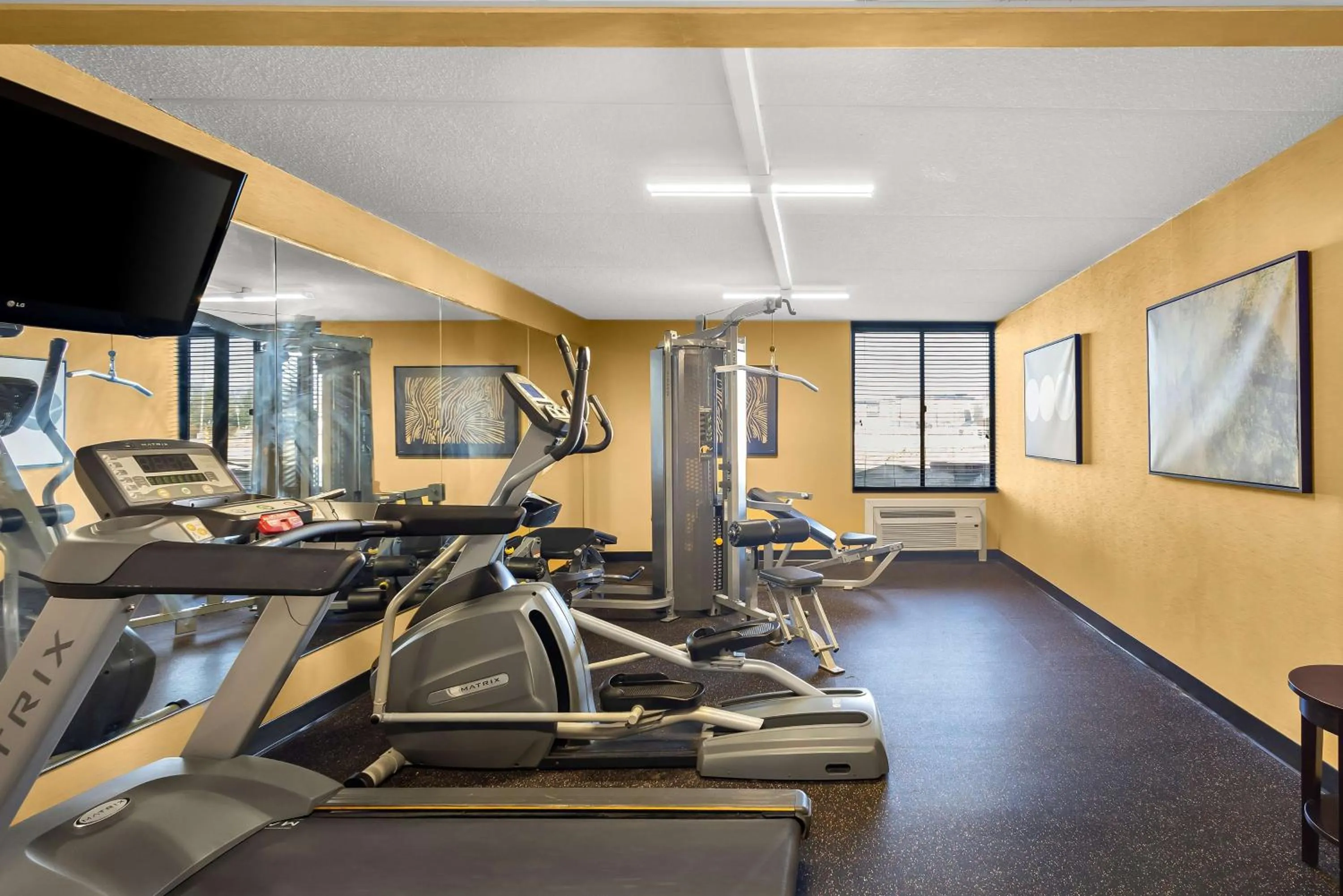 Fitness centre/facilities in Best Western Luxbury Inn Fort Wayne