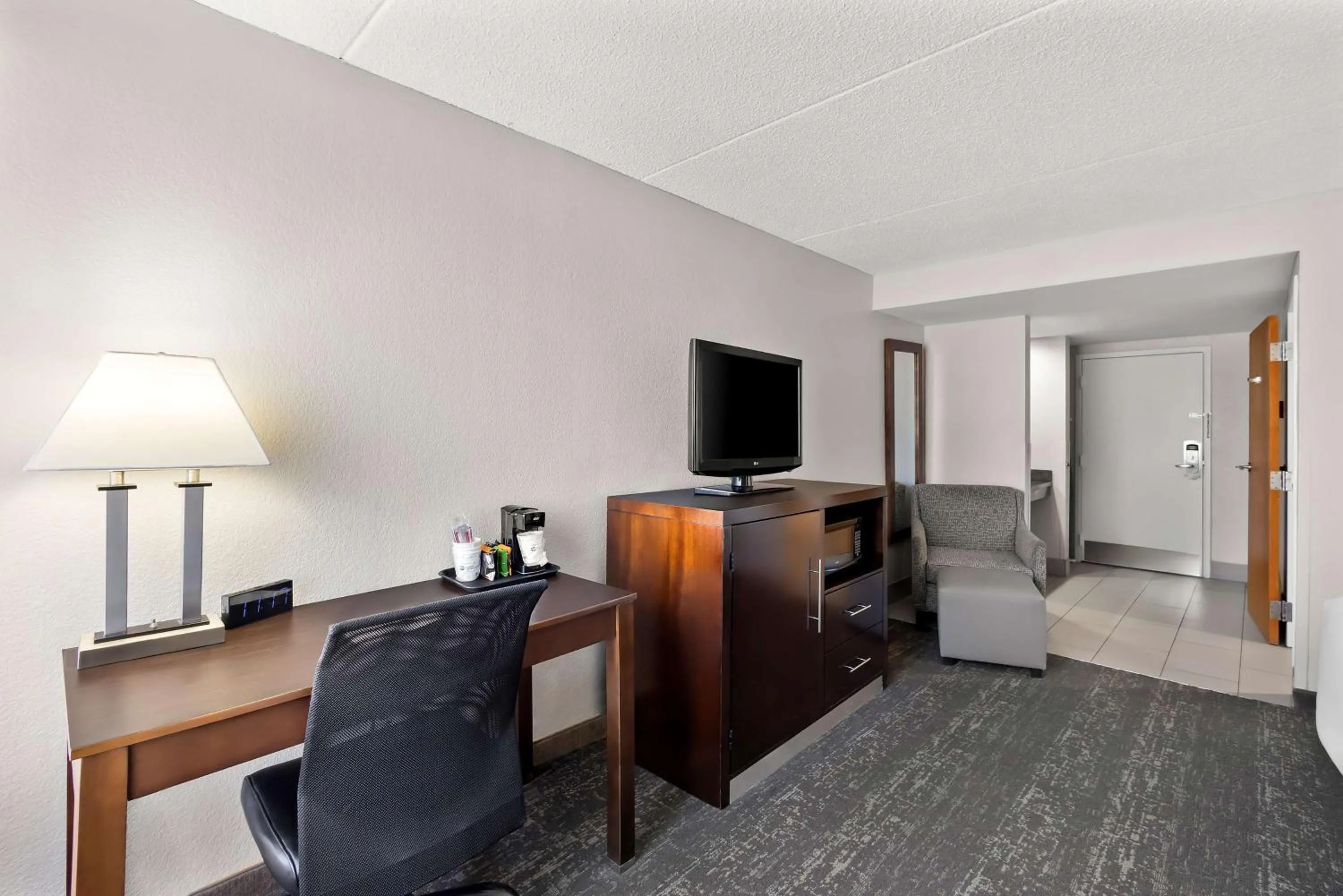 Bedroom in Best Western Luxbury Inn Fort Wayne