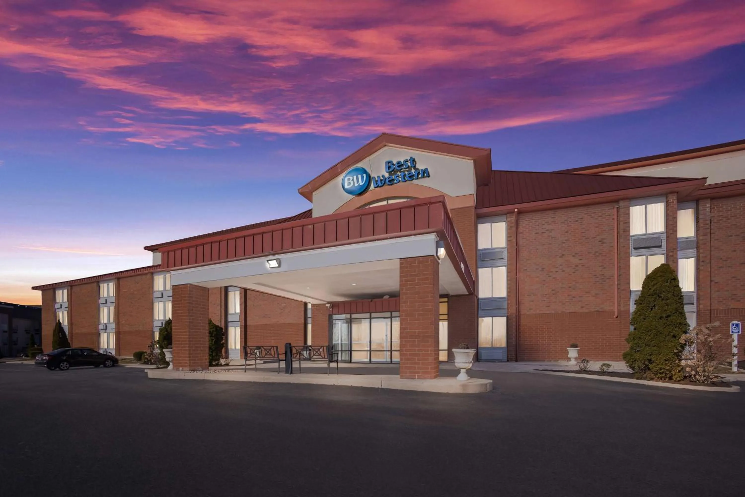 Property building in Best Western Luxbury Inn Fort Wayne