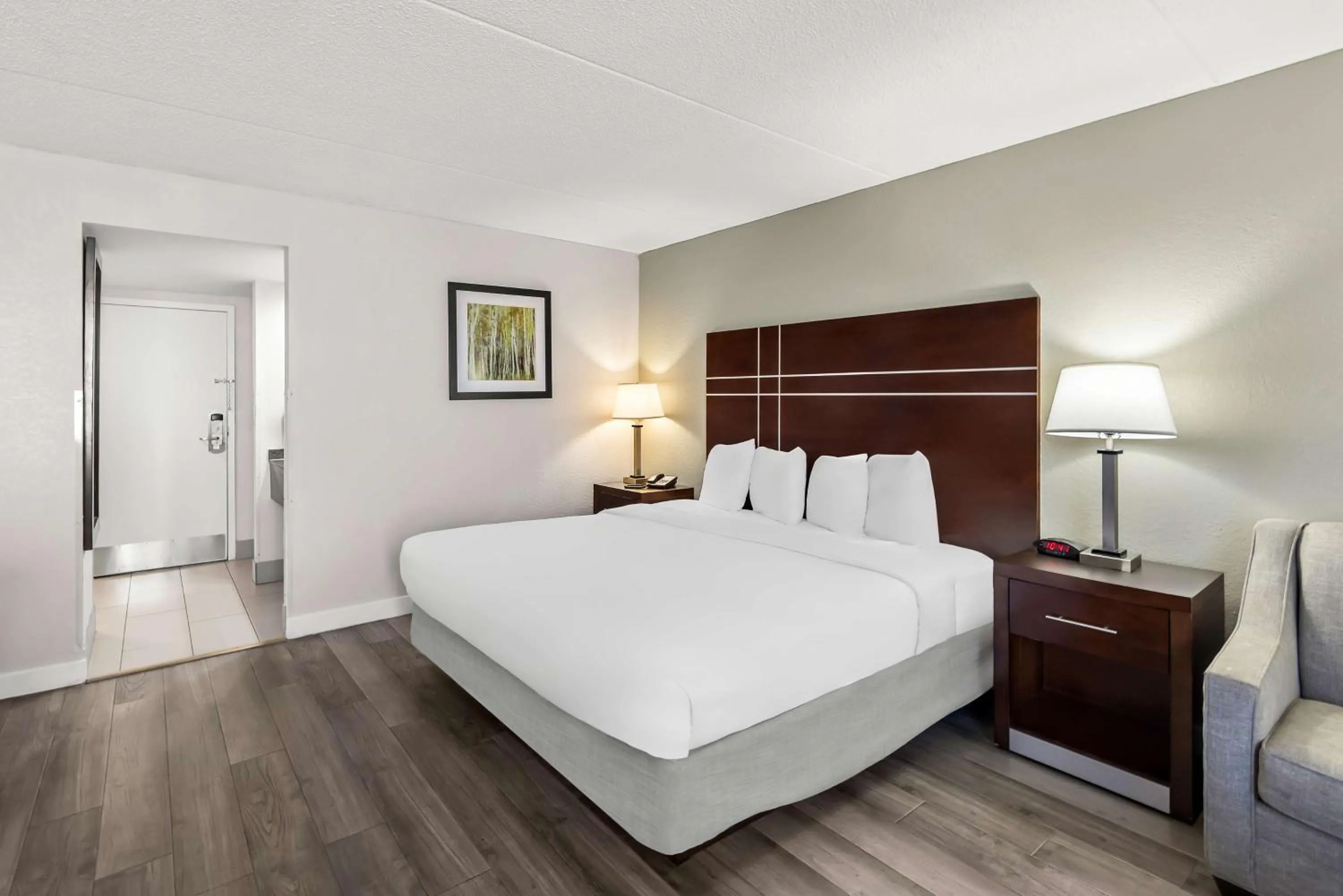 Bedroom, Bed in Best Western Luxbury Inn Fort Wayne