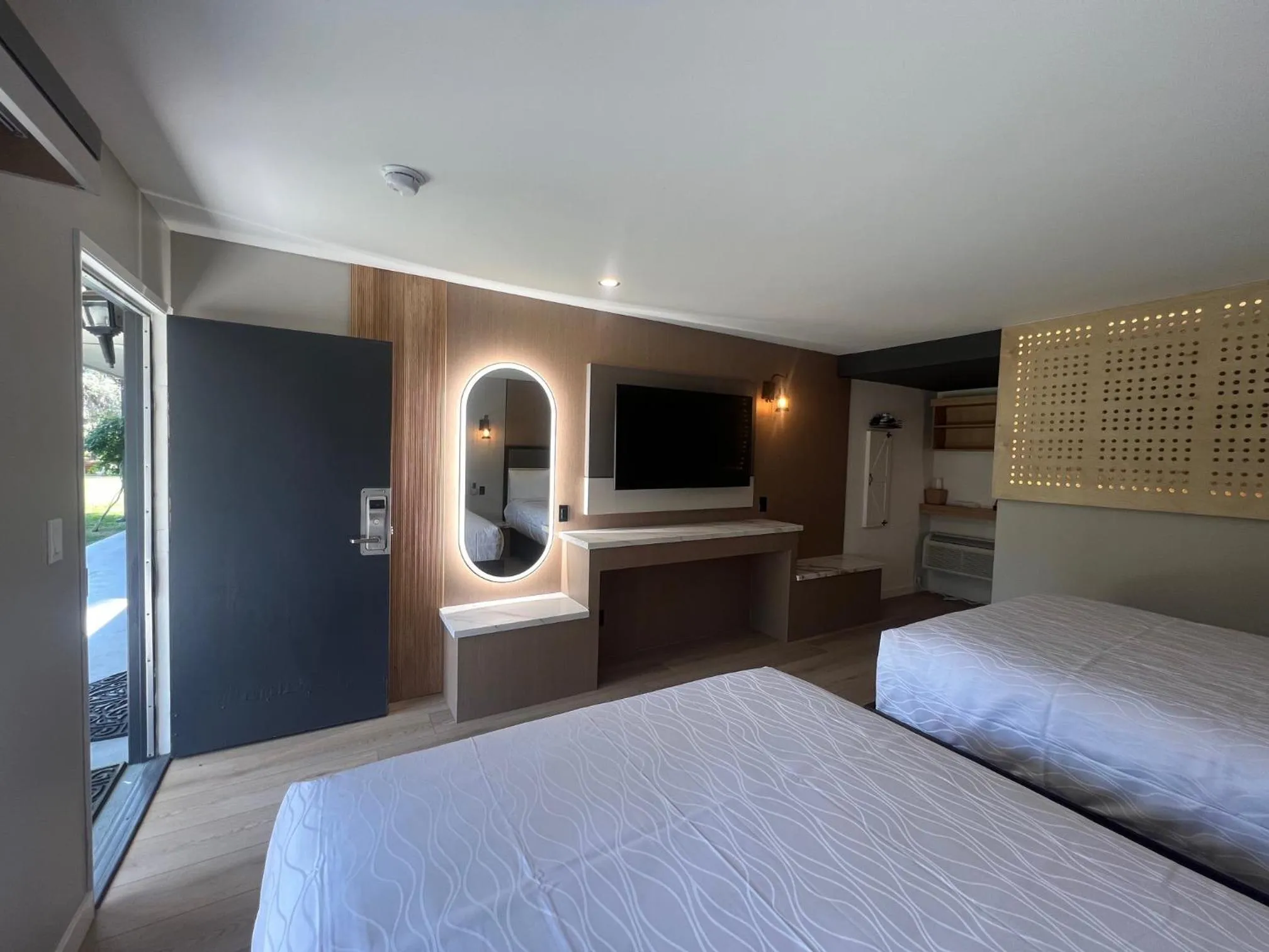 Bed in Lamp Liter Inn Visalia, an Ascend Collection Hotel