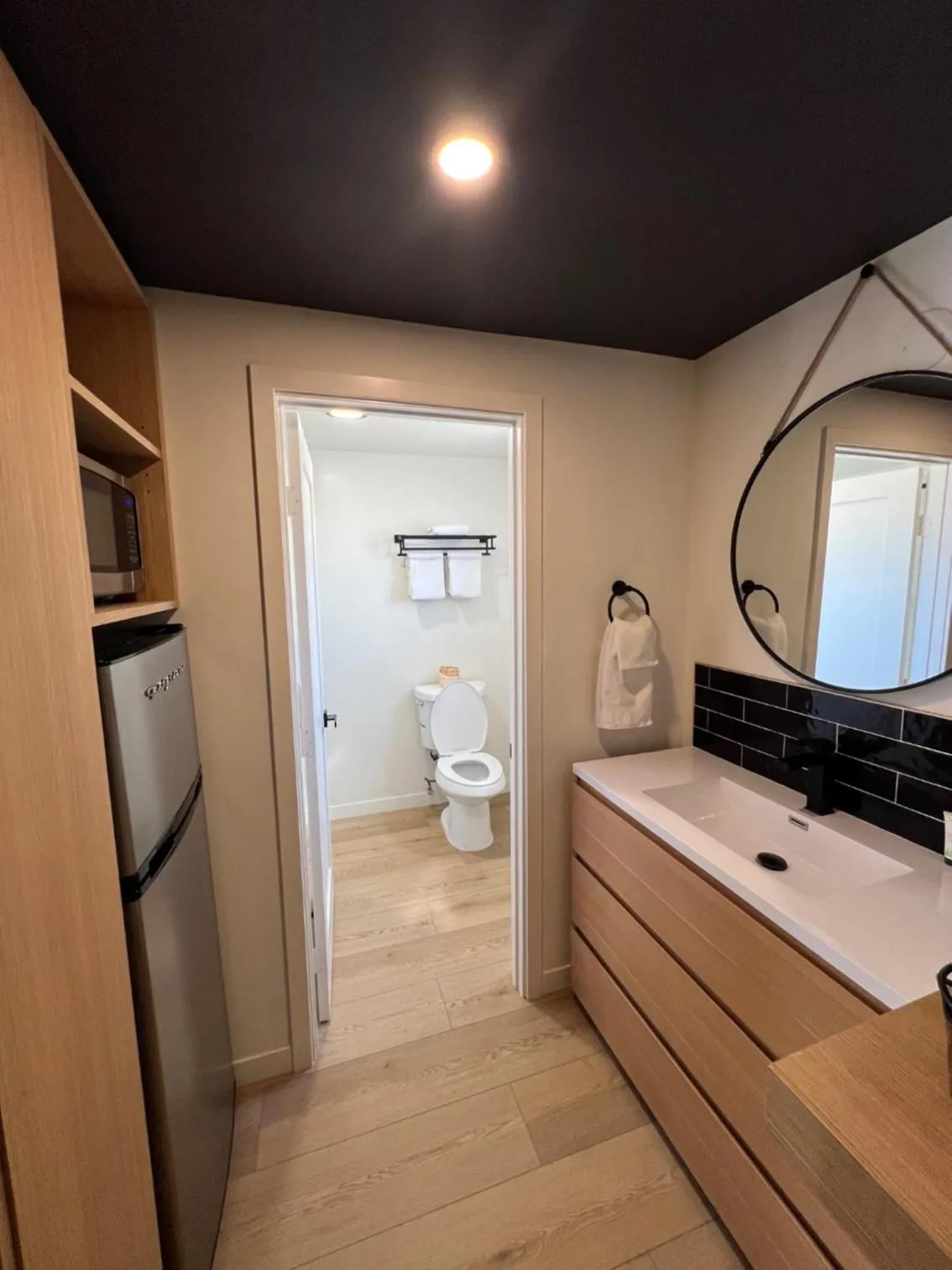 Toilet in Lamp Liter Inn Visalia, an Ascend Collection Hotel