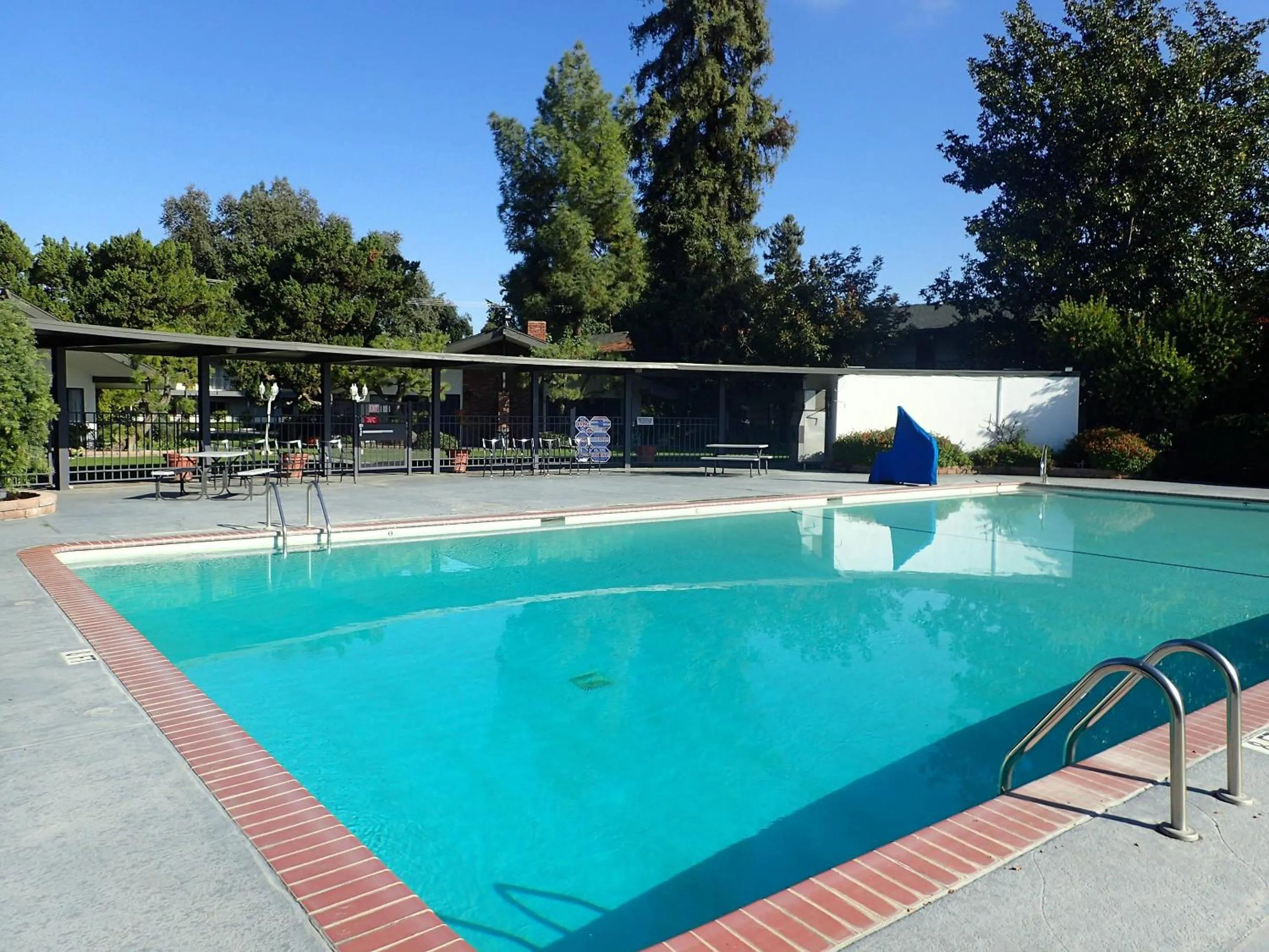 Swimming pool in Lamp Liter Inn Visalia, an Ascend Collection Hotel