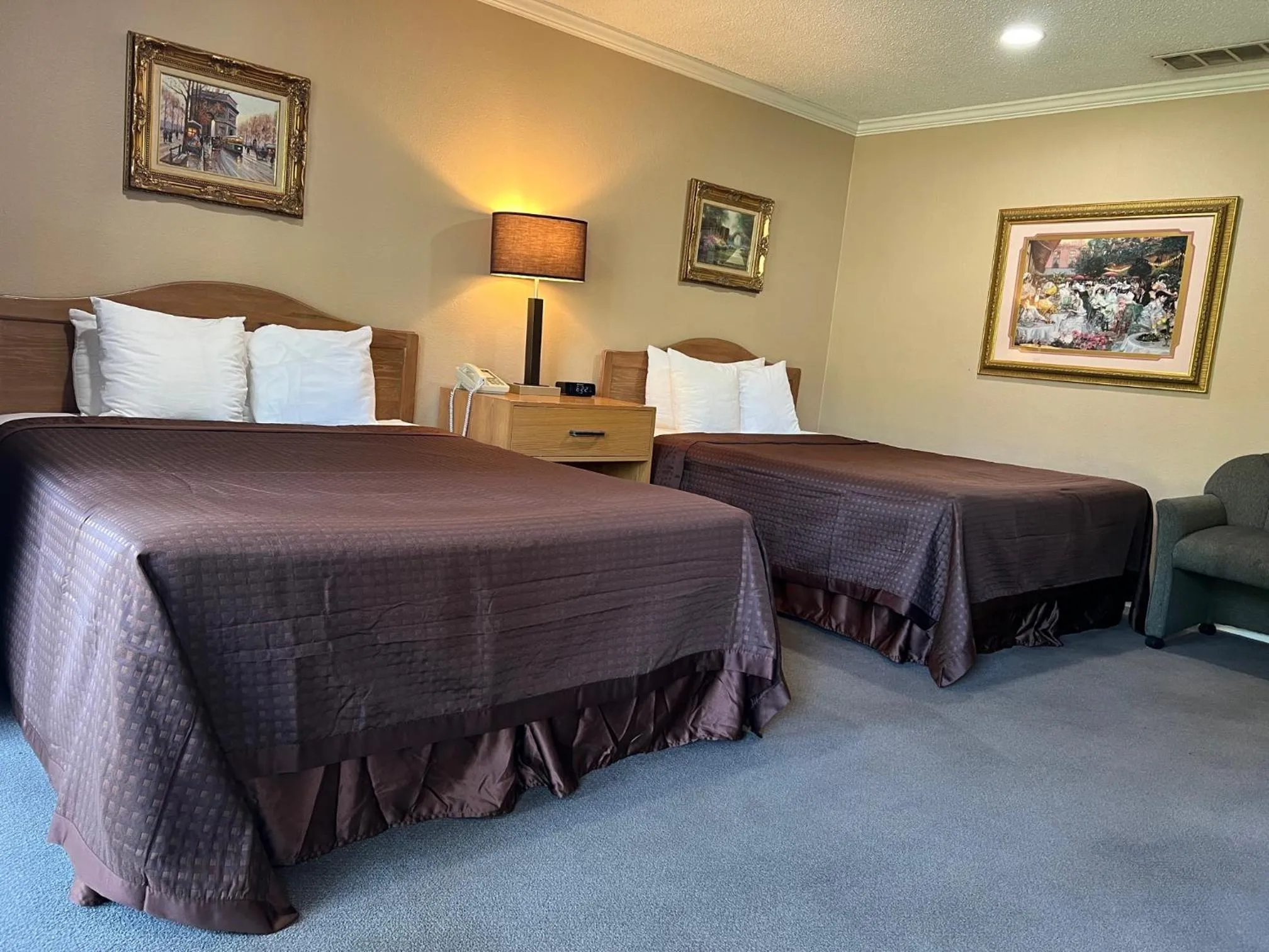 Photo of the whole room, Bed in Lamp Liter Inn Visalia, an Ascend Collection Hotel