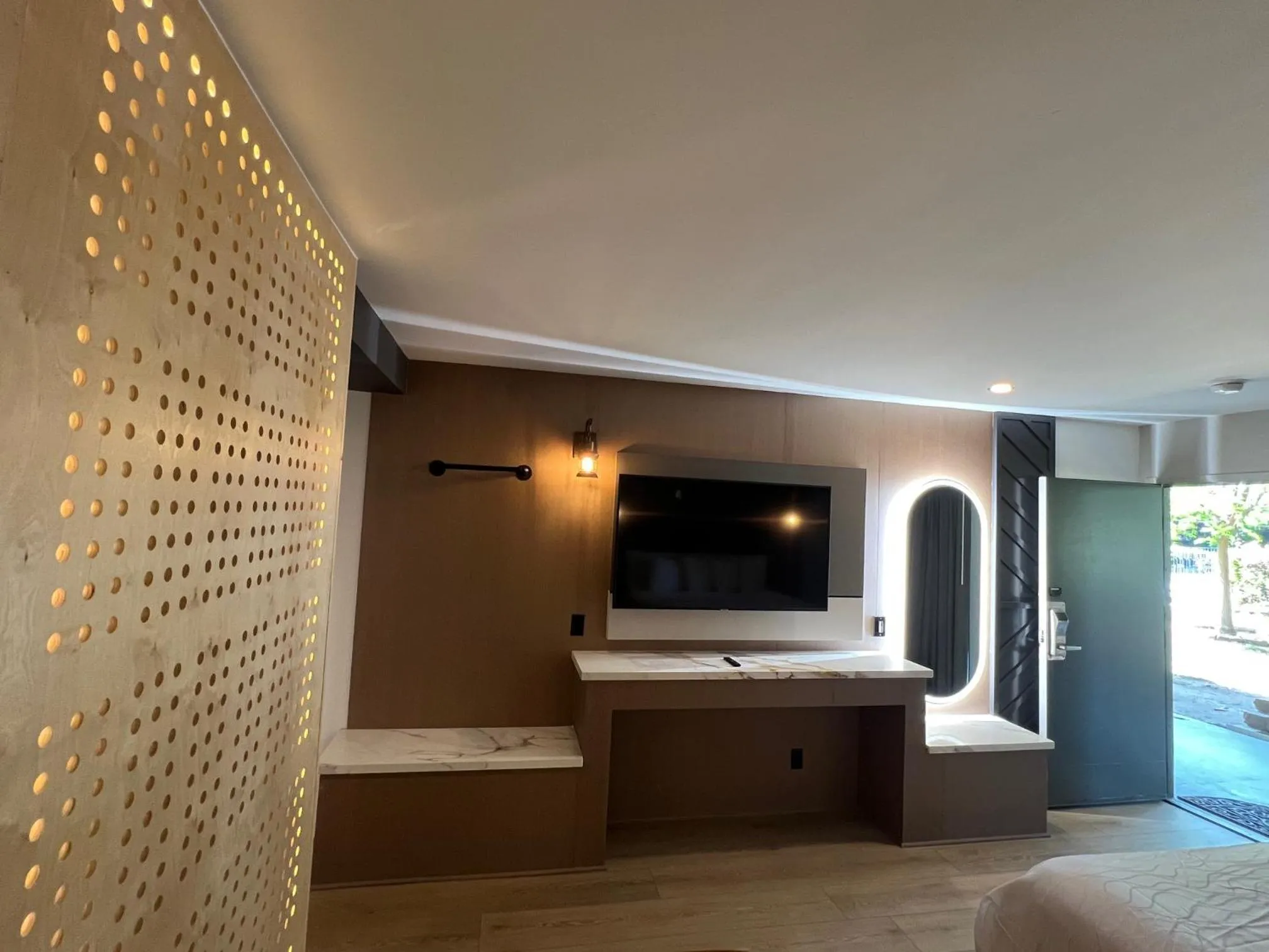 TV and multimedia in Lamp Liter Inn Visalia, an Ascend Collection Hotel