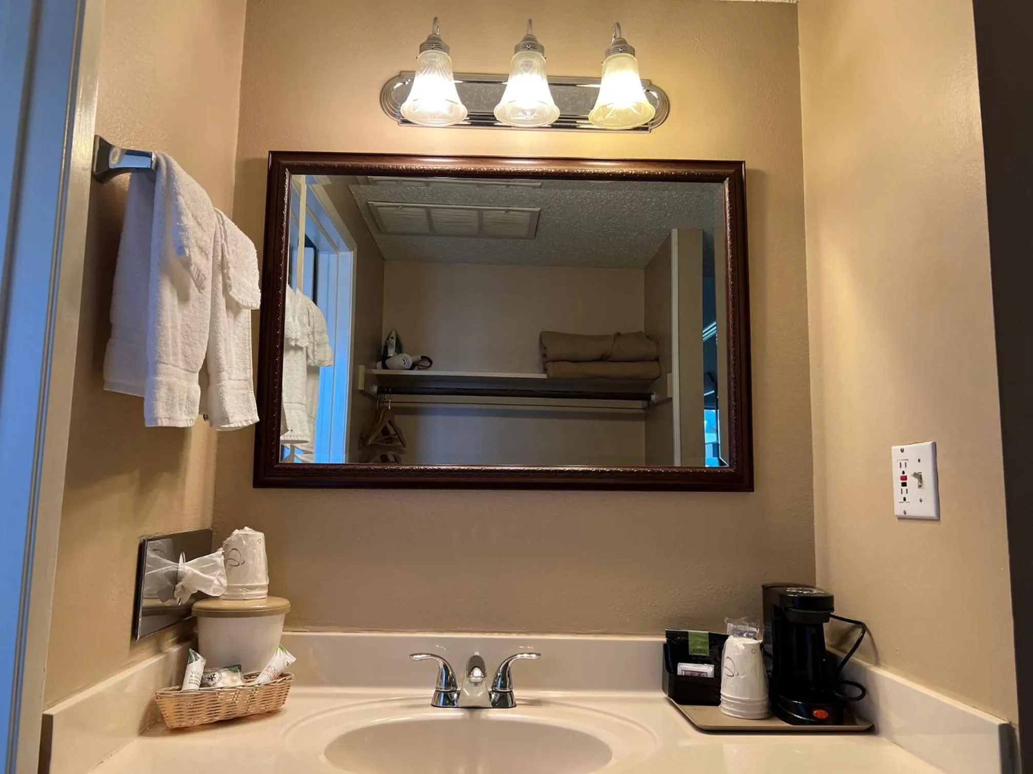 towels in Lamp Liter Inn Visalia, an Ascend Collection Hotel