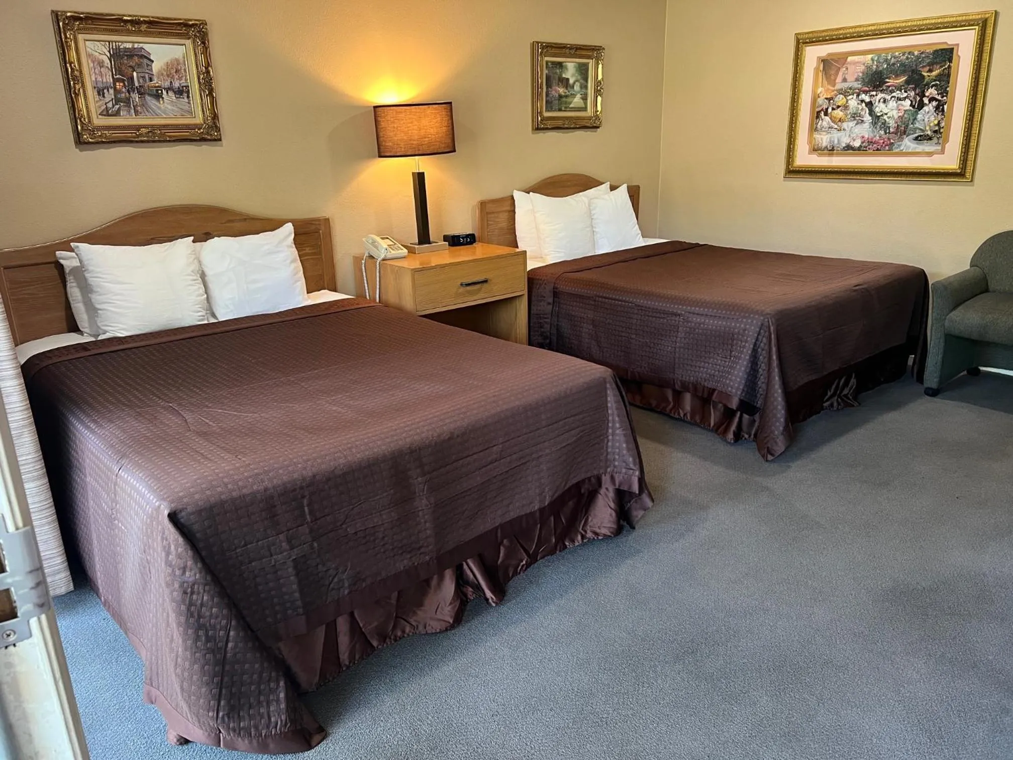 Photo of the whole room, Bed in Lamp Liter Inn Visalia, an Ascend Collection Hotel