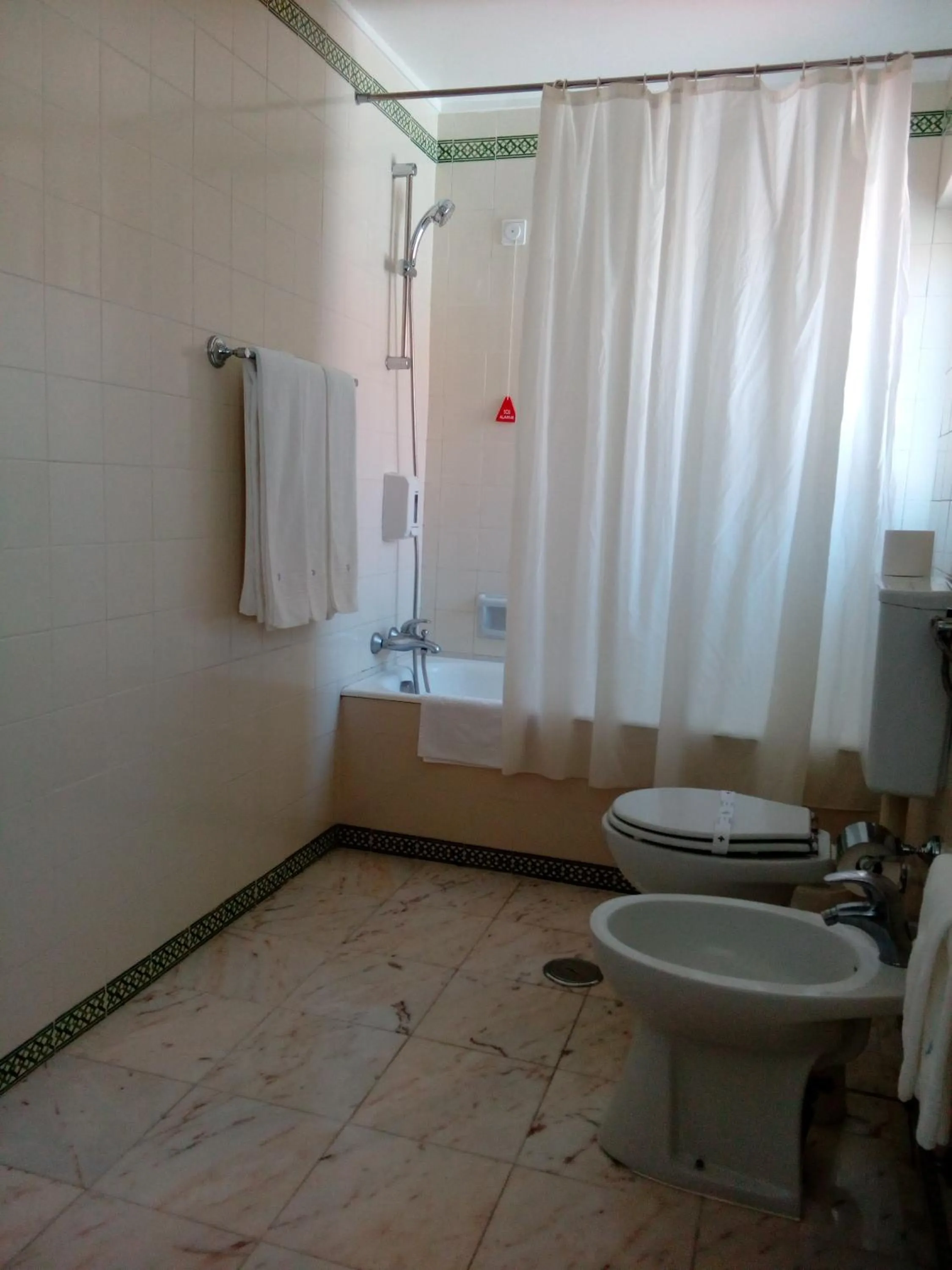 Shower in Hotel Irmãs Dominicanas - Fátima by Flagworld Hotels
