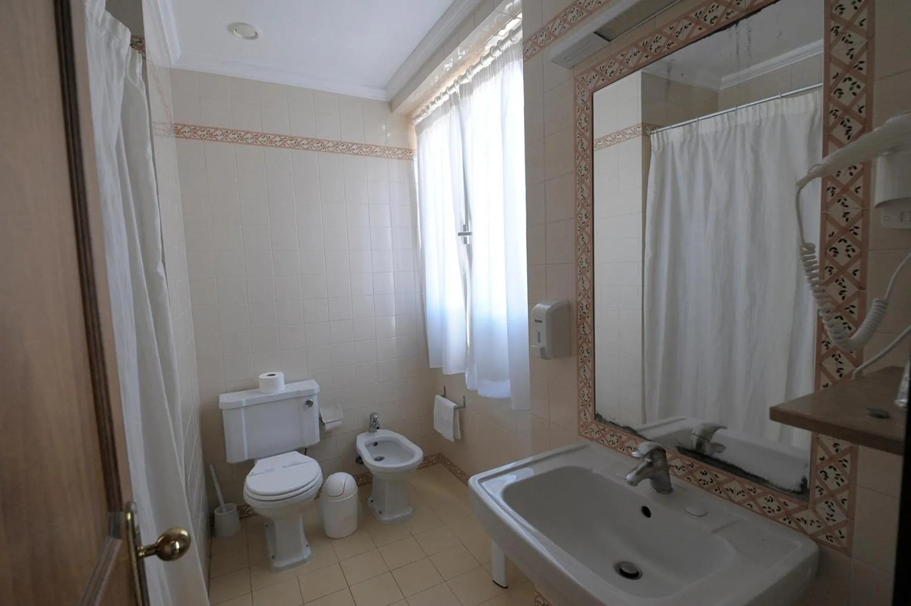 Bathroom in Hotel Irmãs Dominicanas - Fátima by Flagworld Hotels