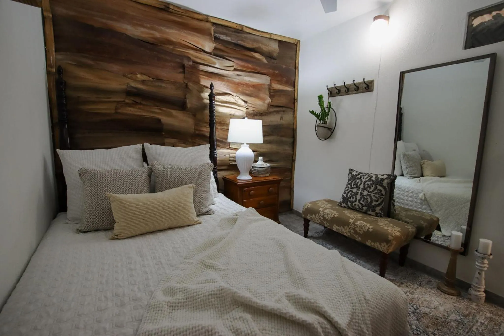 Decorative detail, Bed in Hacienda Tres Casitas