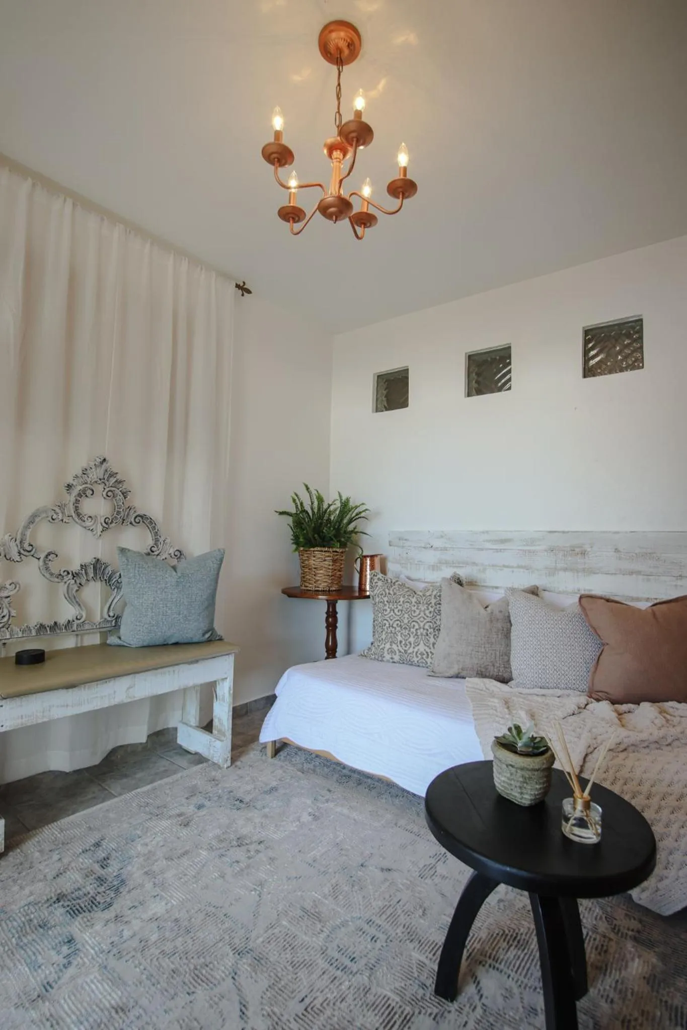 Decorative detail, Bed in Hacienda Tres Casitas