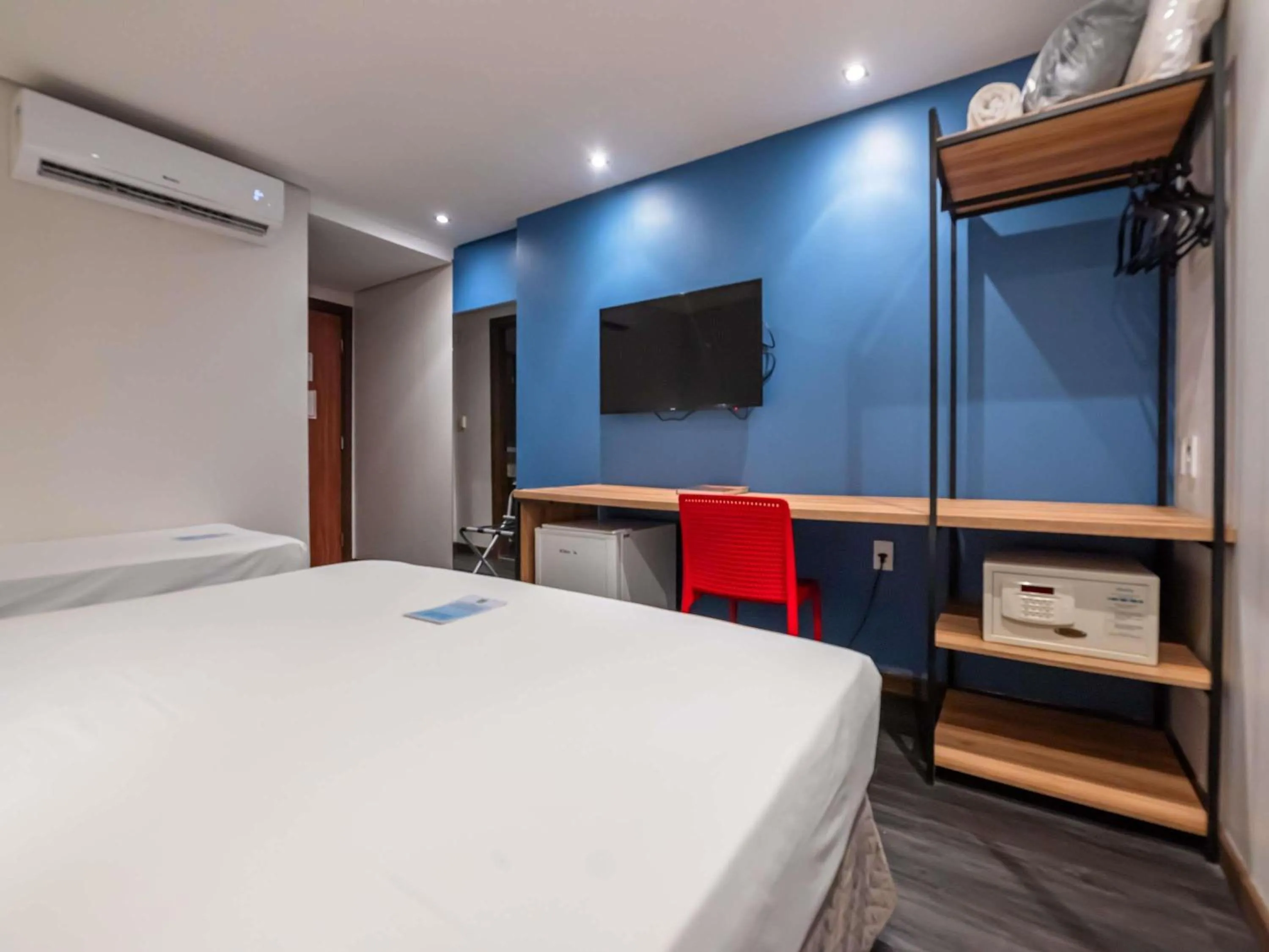 Bedroom, Bed in ibis Styles Belem Nazare