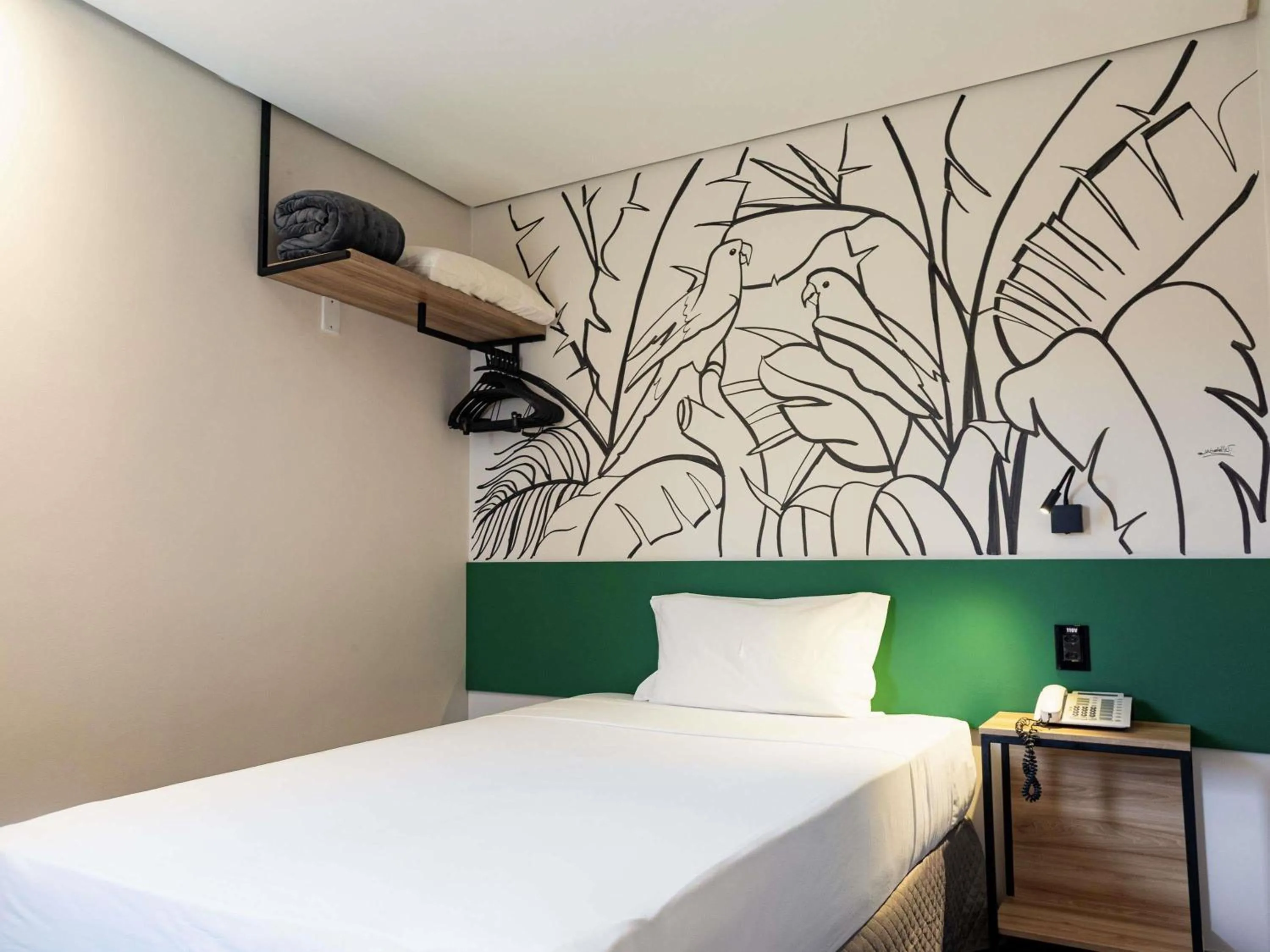 Bedroom, Bed in ibis Styles Belem Nazare