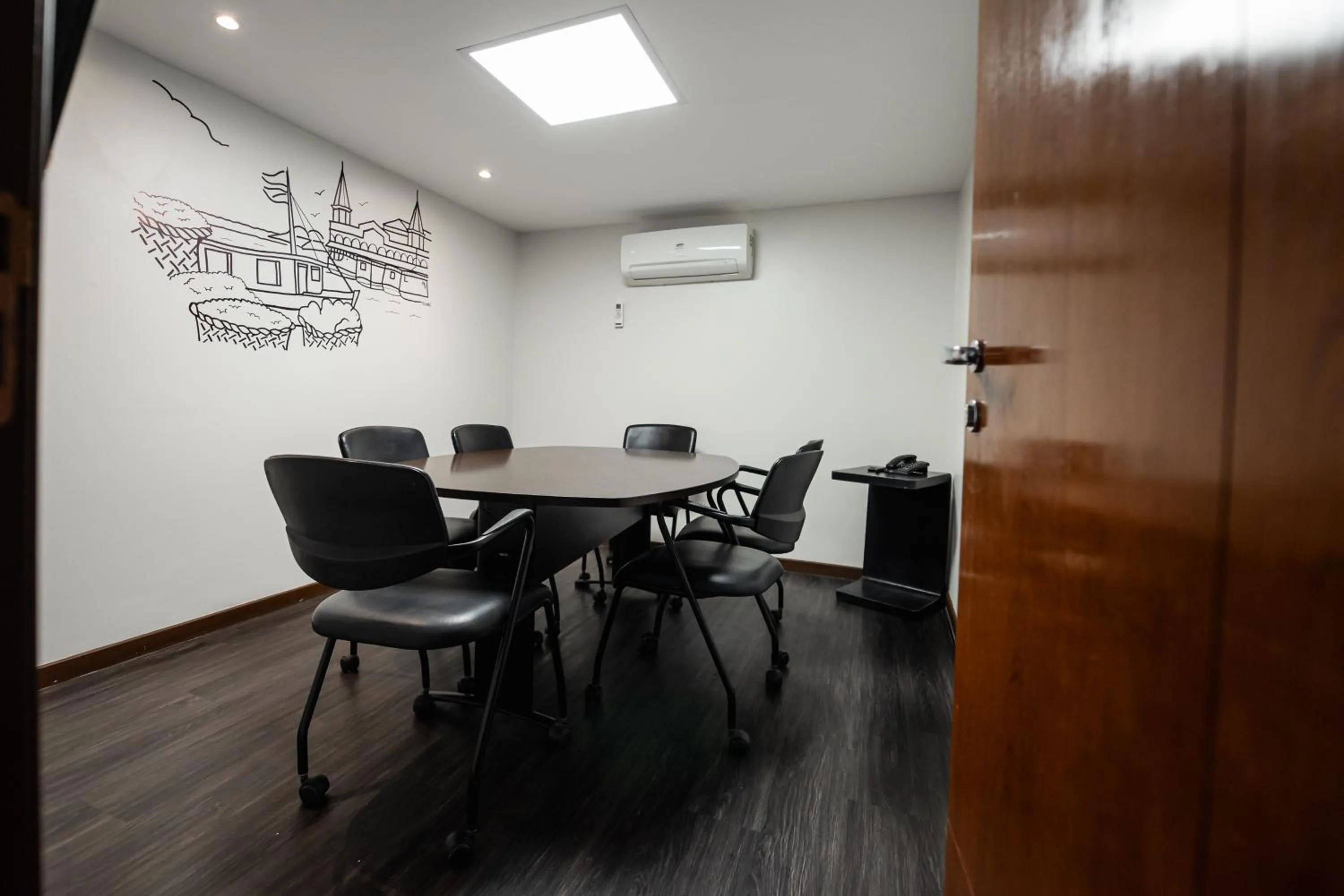 Meeting/conference room in ibis Styles Belem Nazare