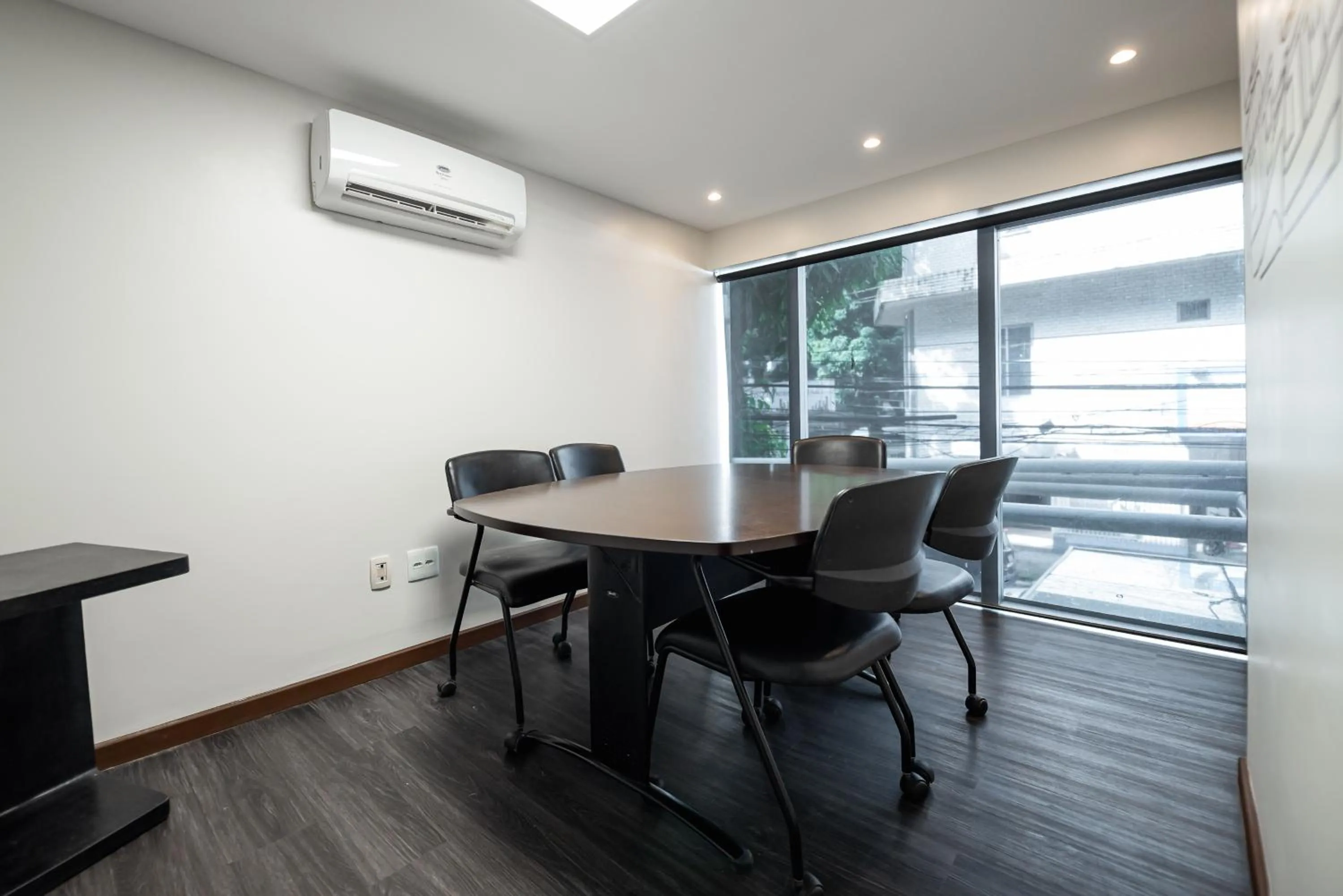 Meeting/conference room in ibis Styles Belem Nazare