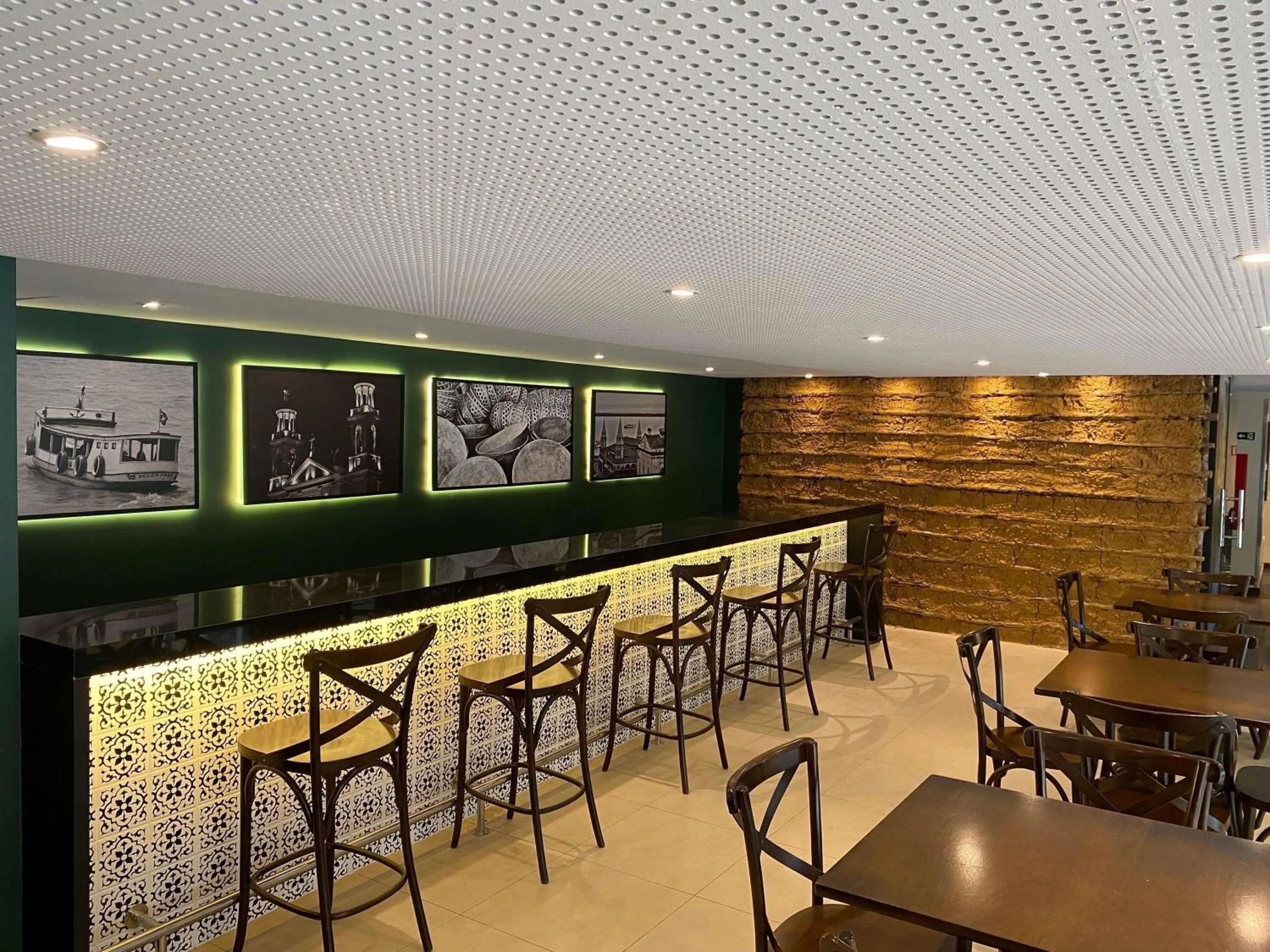 Lounge or bar in ibis Styles Belem Nazare