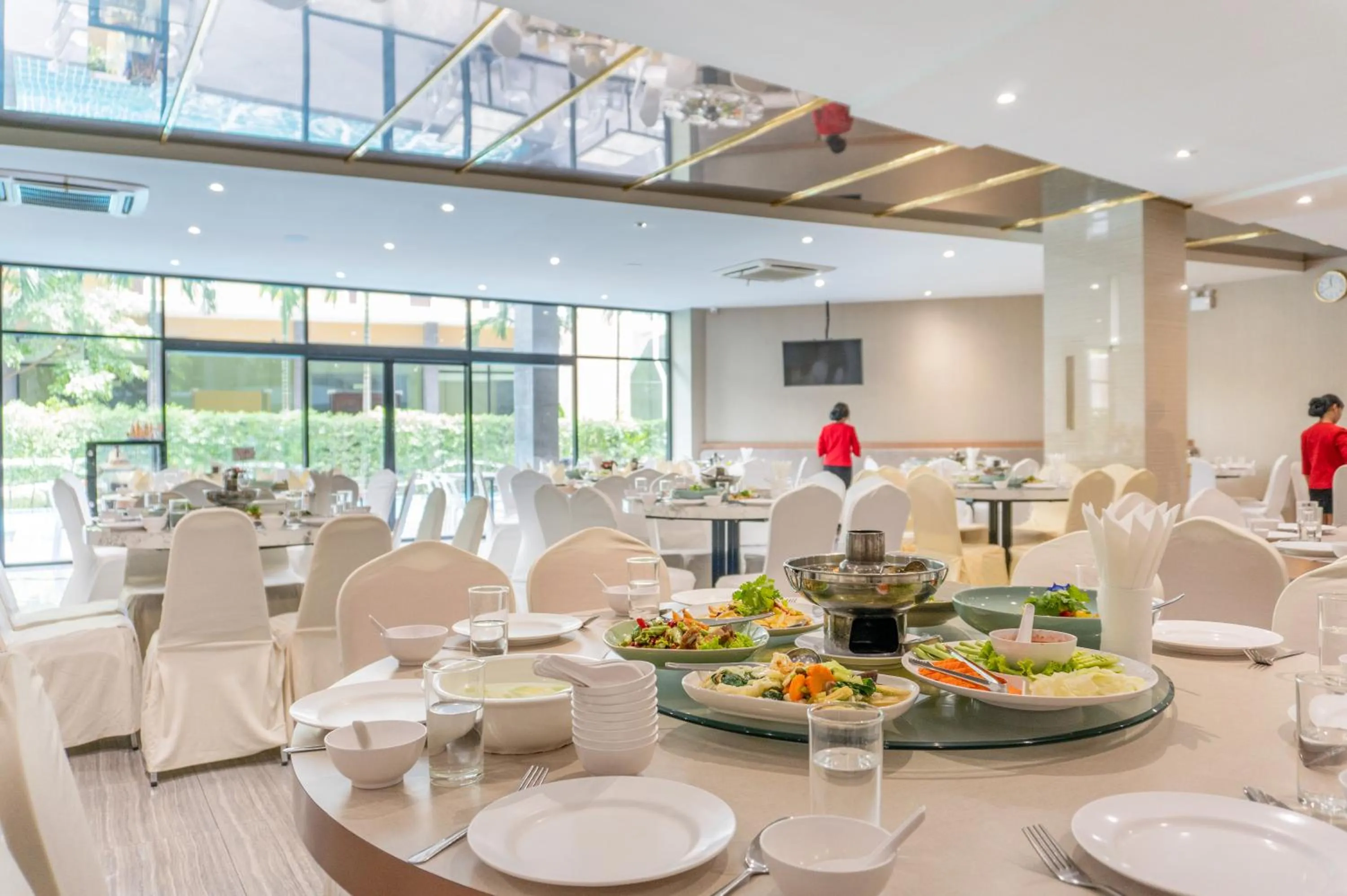 Restaurant/places to eat in Srilamduan Hotel