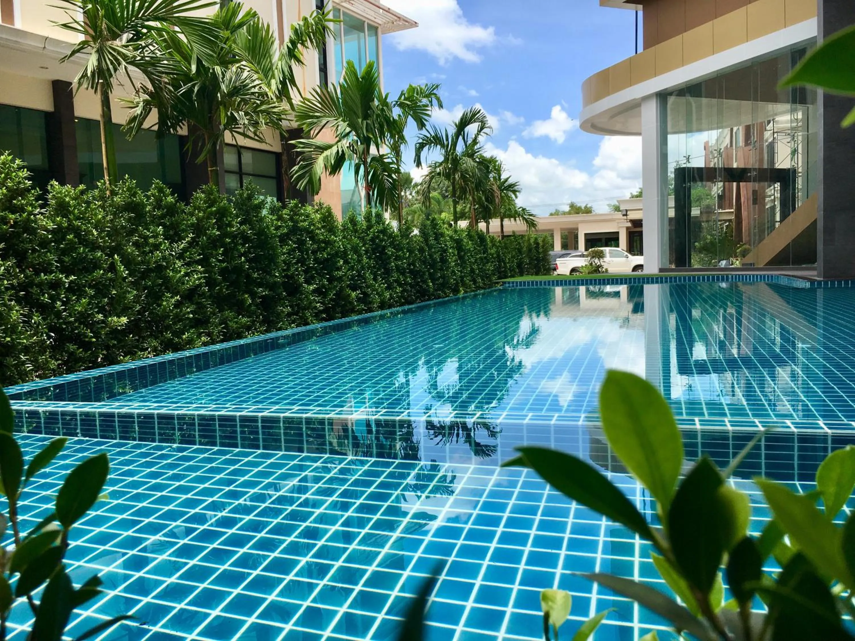 Swimming pool in Srilamduan Hotel
