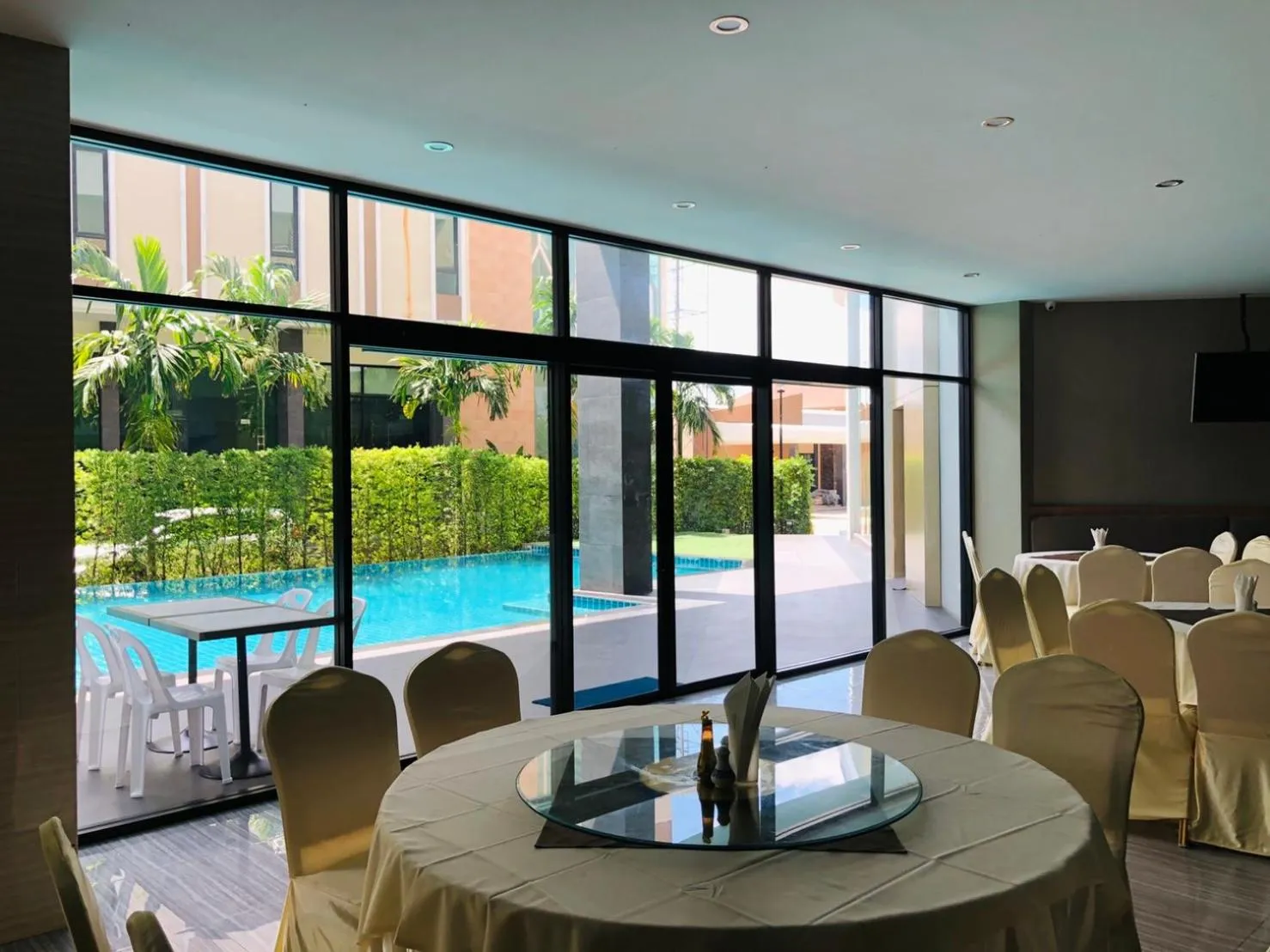 Pool view in Srilamduan Hotel