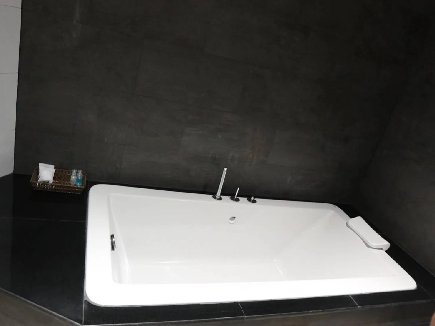 Bath in Srilamduan Hotel