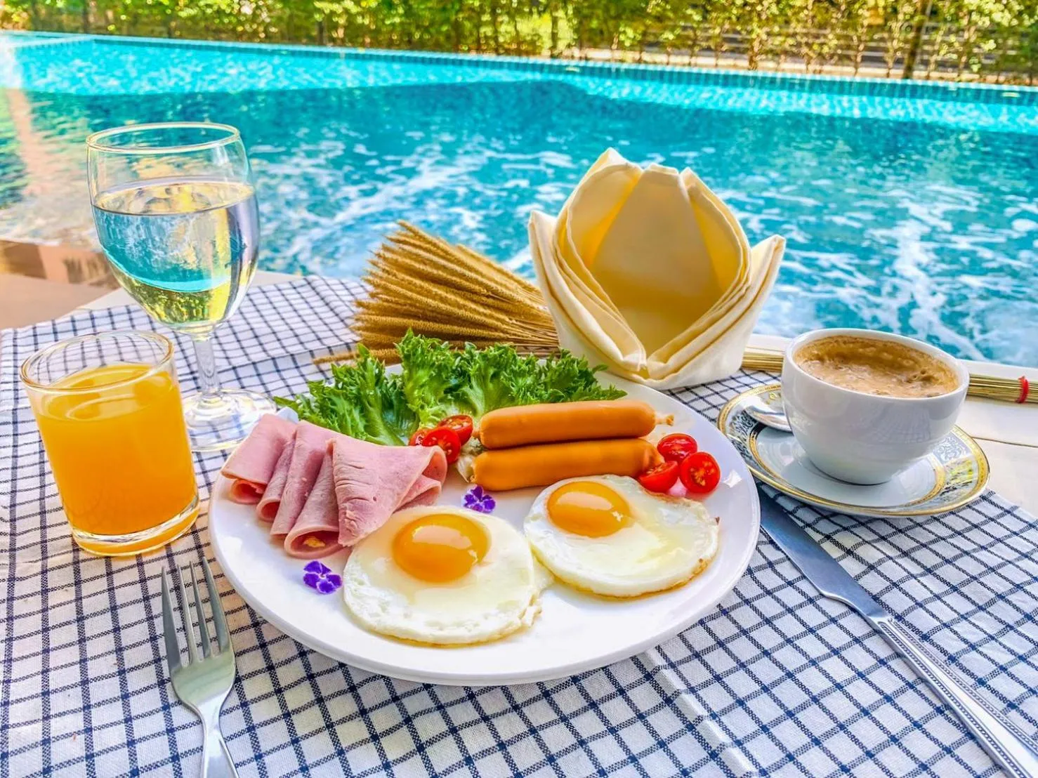 Restaurant/places to eat in Srilamduan Hotel