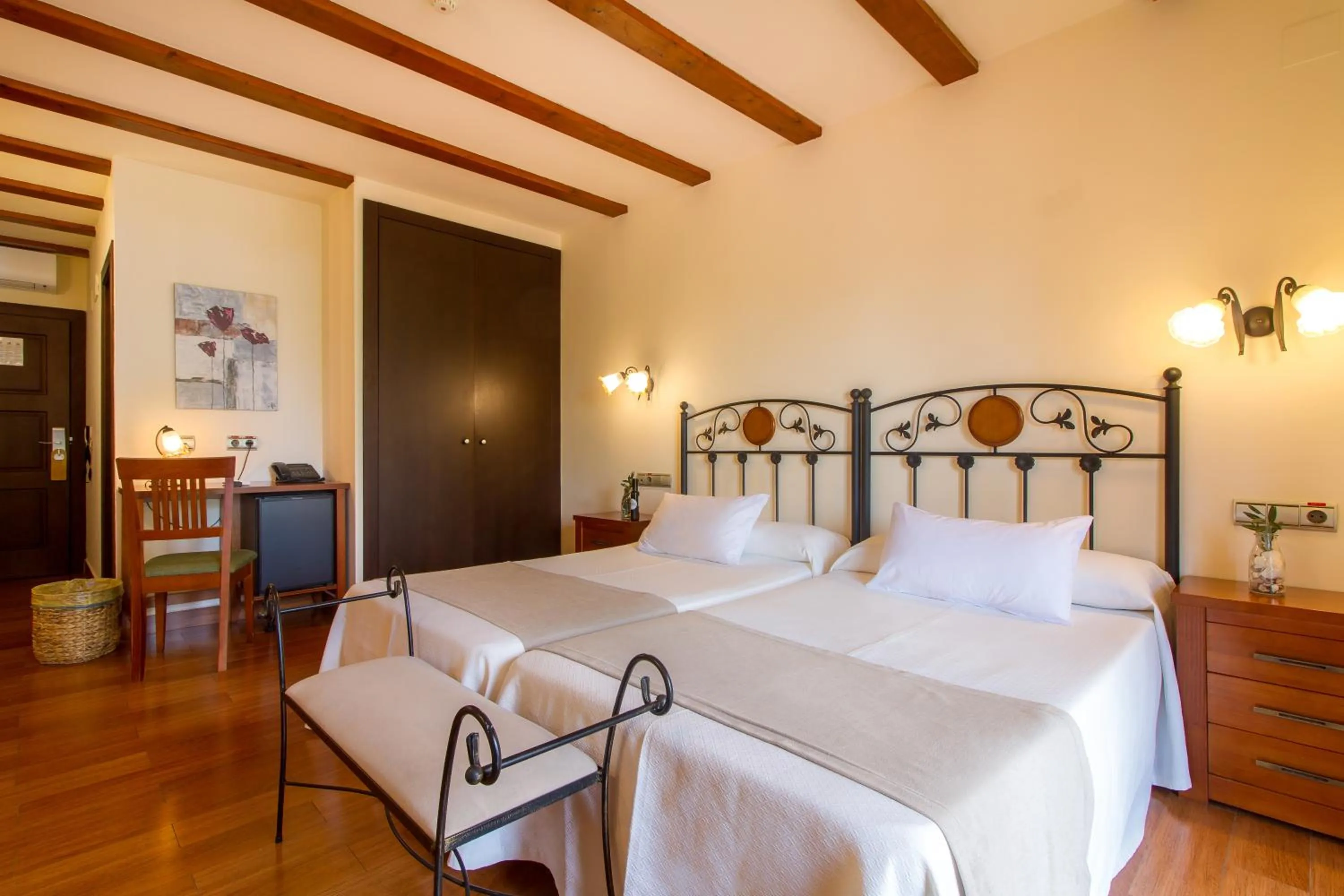 Photo of the whole room, Bed in Hotel Tossal d'Altea