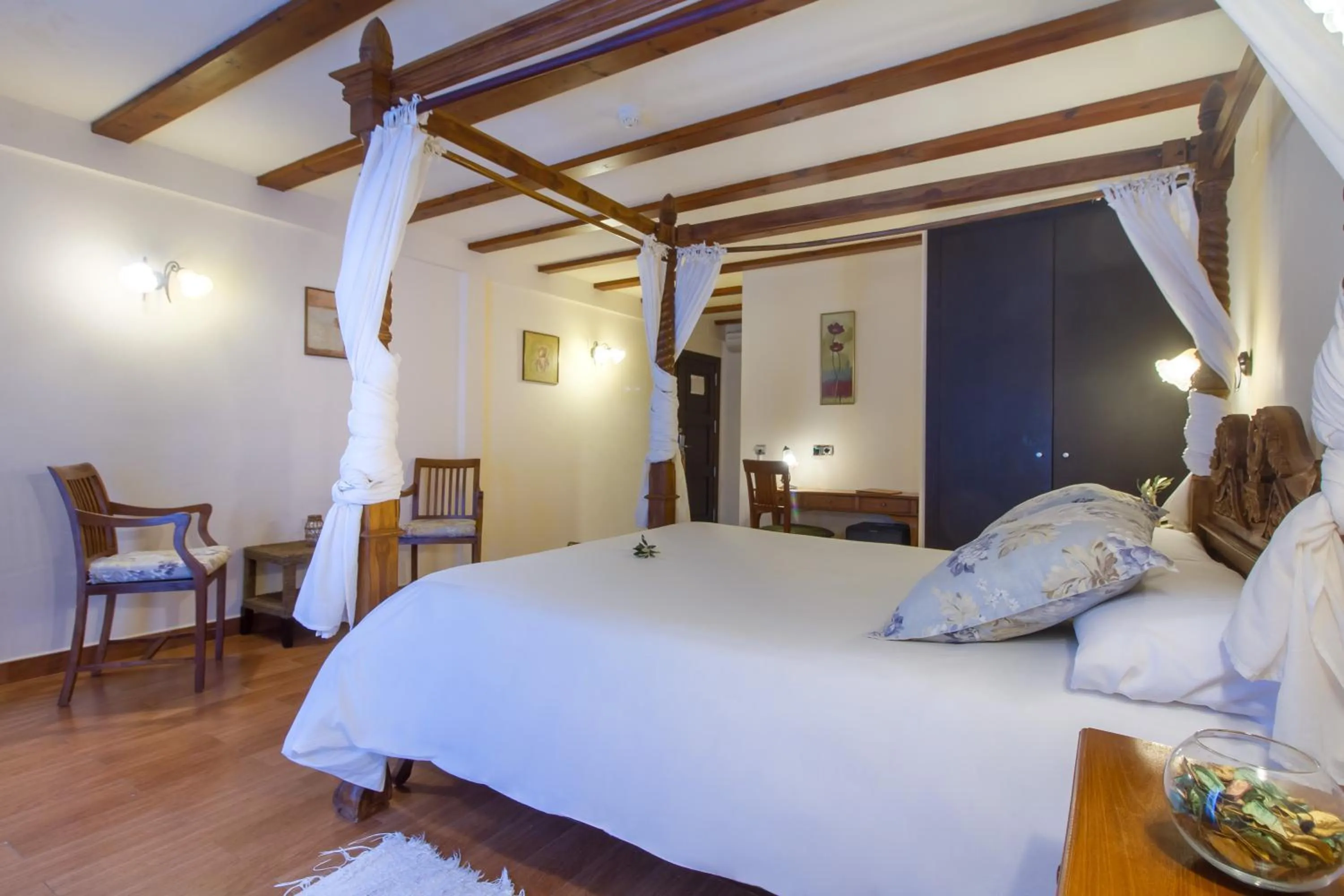 Photo of the whole room, Bed in Hotel Tossal d'Altea