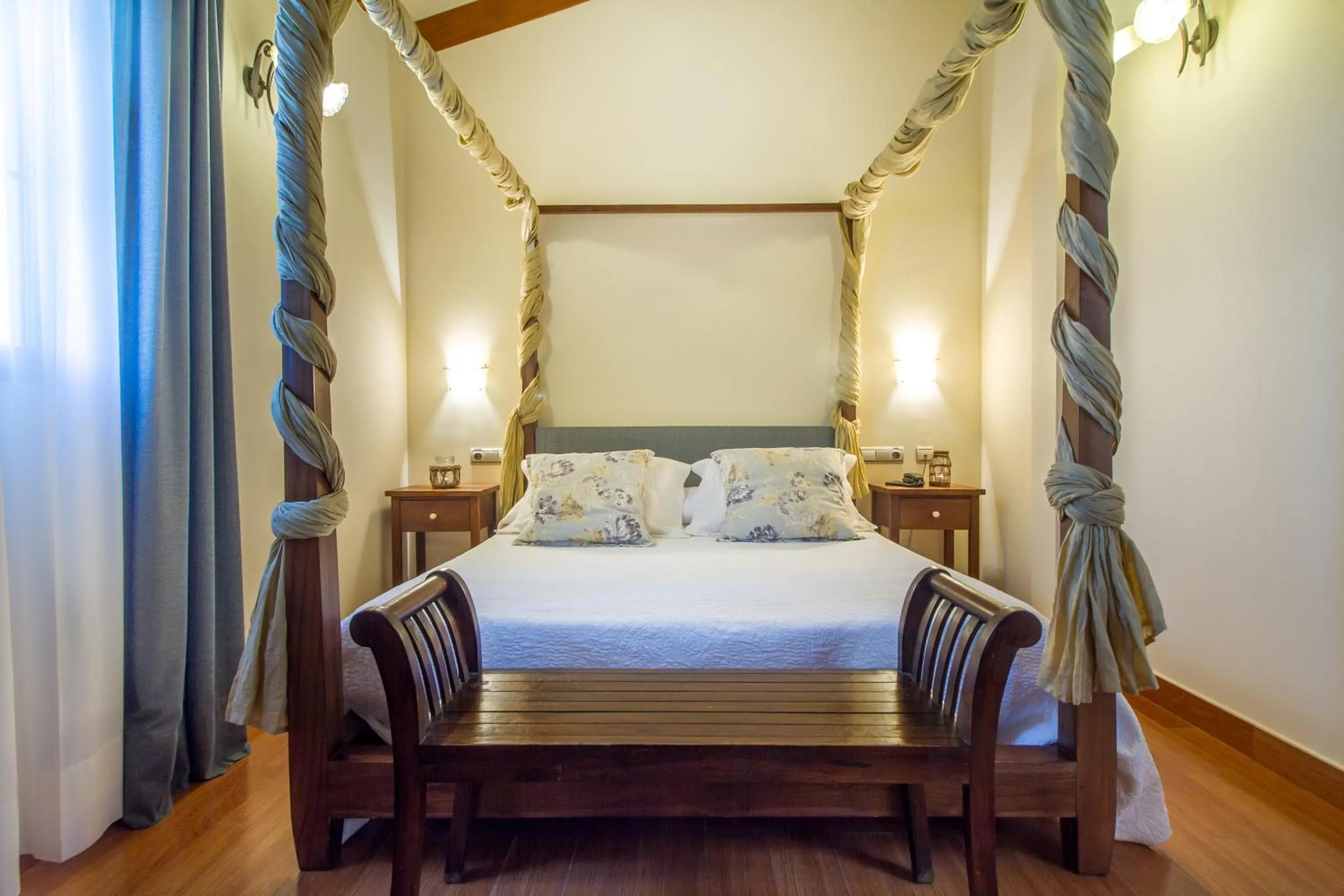 Photo of the whole room, Bed in Hotel Tossal d'Altea