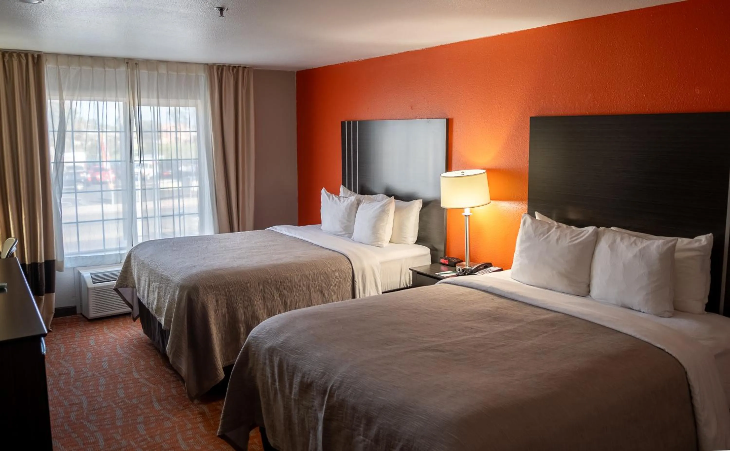 Bed in Quality Inn & Suites Fresno Northwest